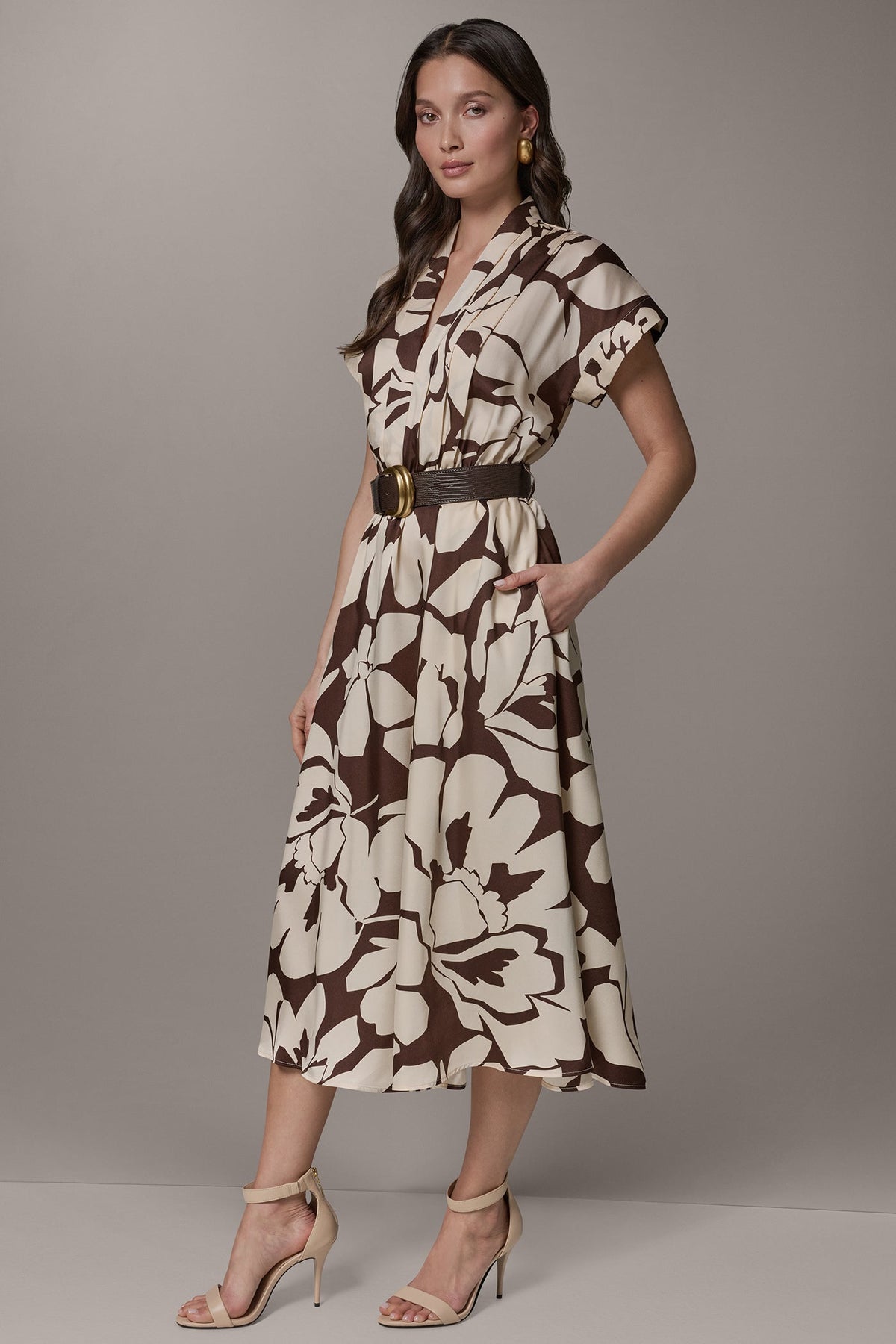 SHORT SLEEVE FLORAL MIDI A-LINE DRESS