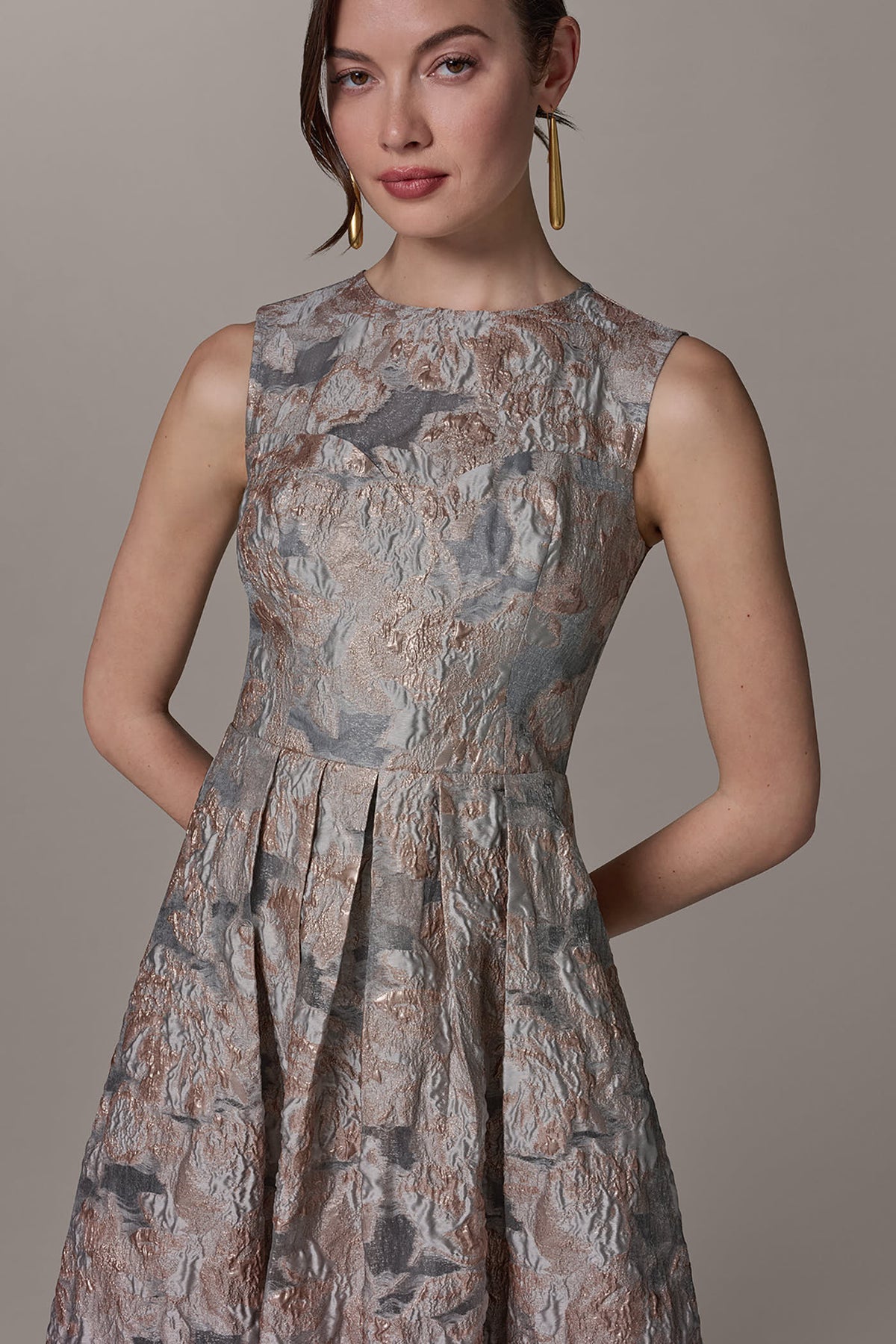 SLEEVELESS FLORAL MIDI FIT AND FLARE GOWN