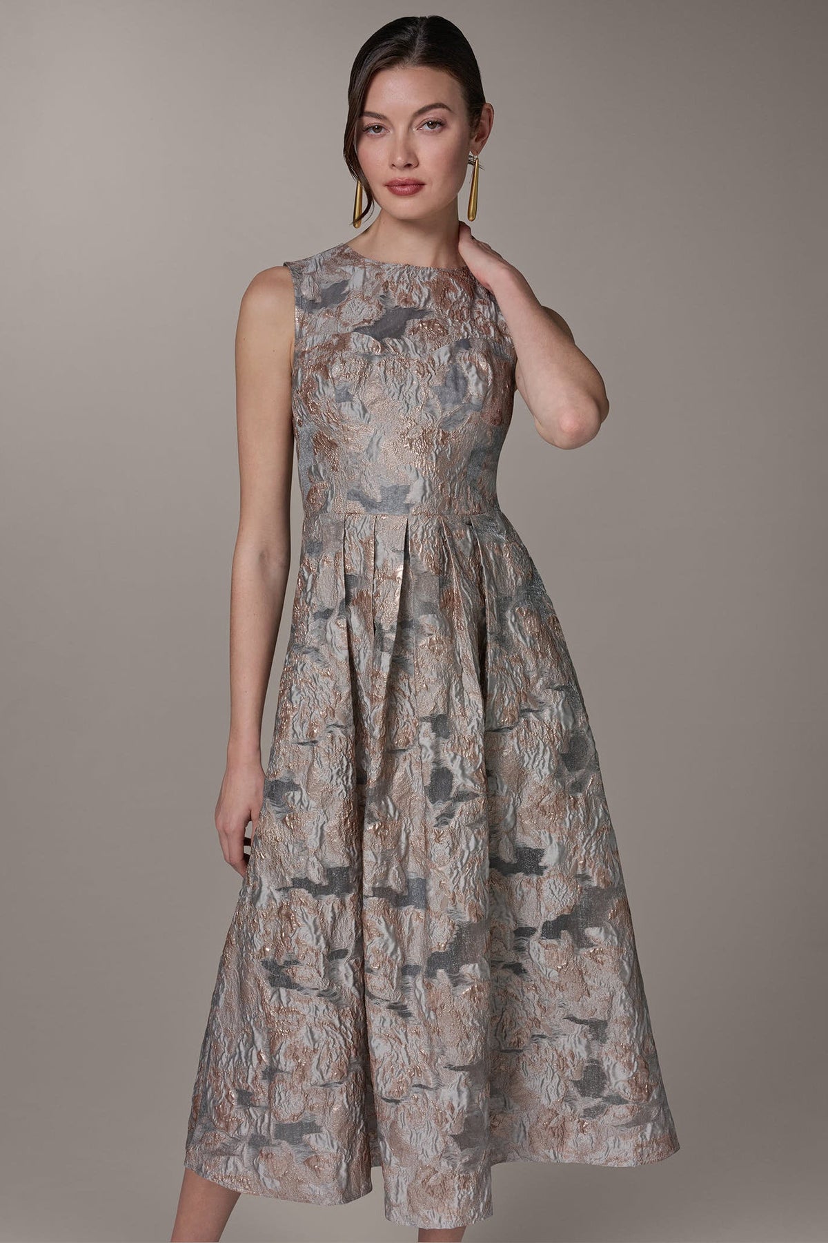 SLEEVELESS FLORAL MIDI FIT AND FLARE GOWN