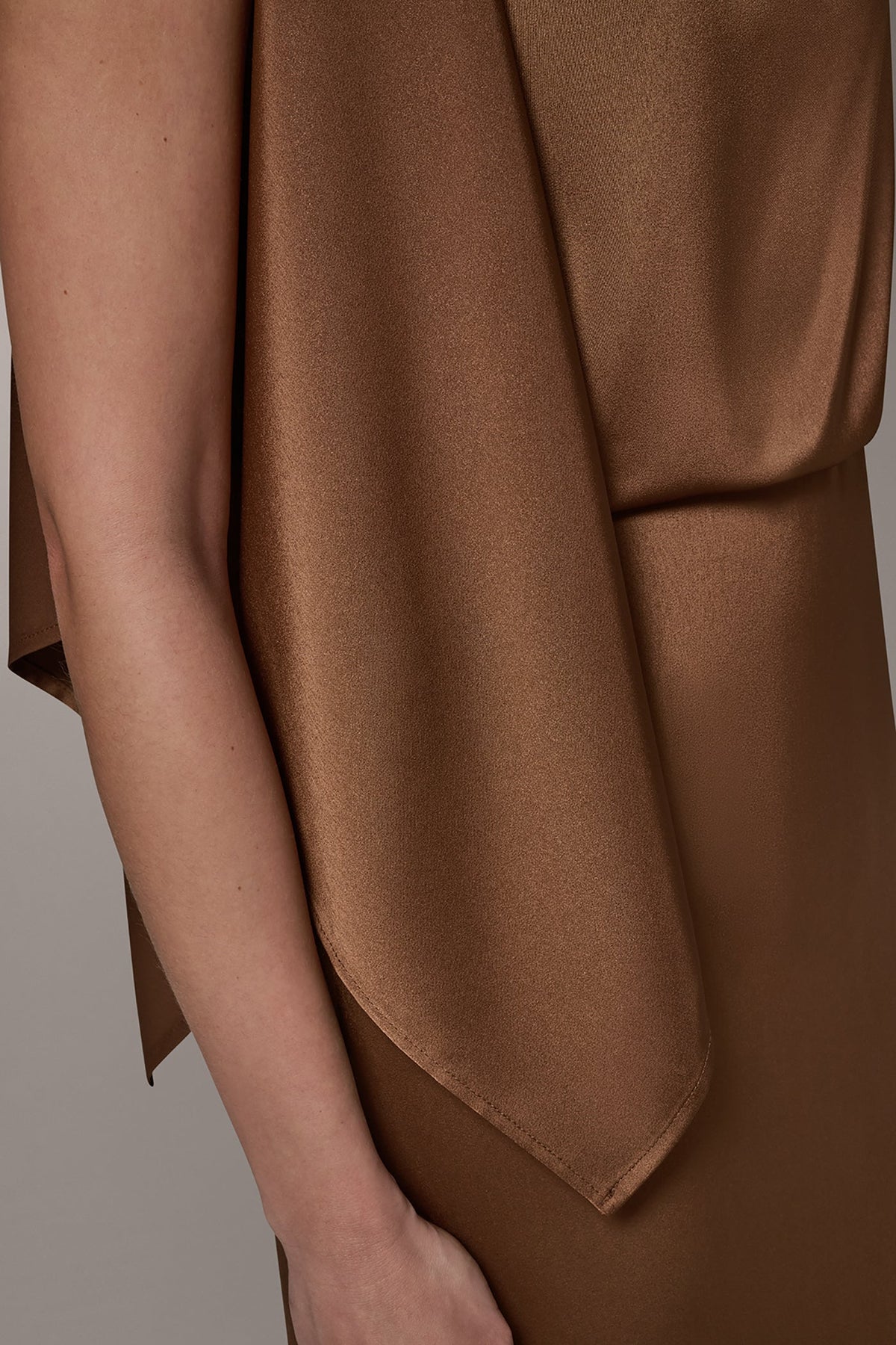 SLEEVELESS ASYMMETRIC MIDI DRESS