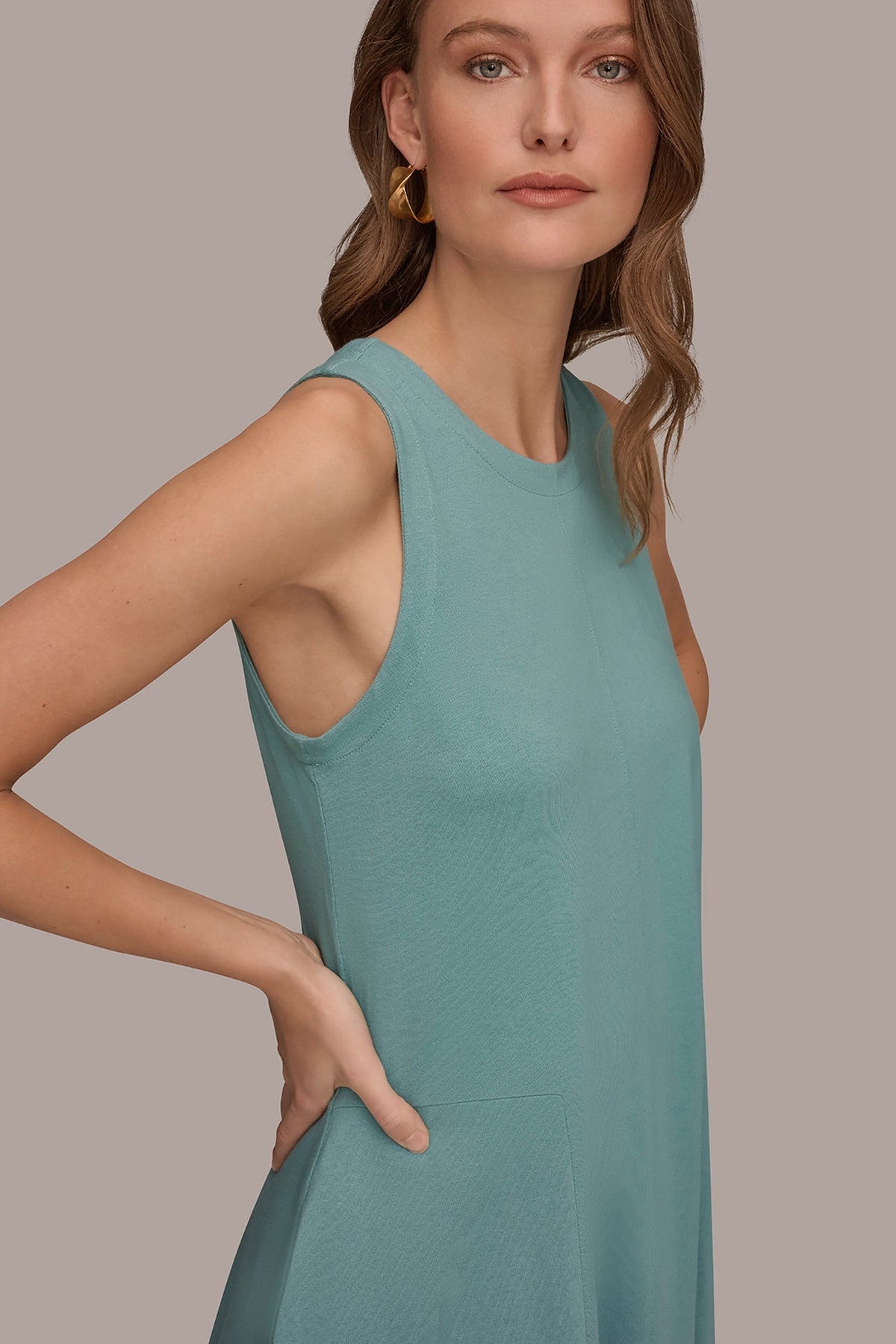 SLEEVELESS MIDI TRAPEZE DRESS