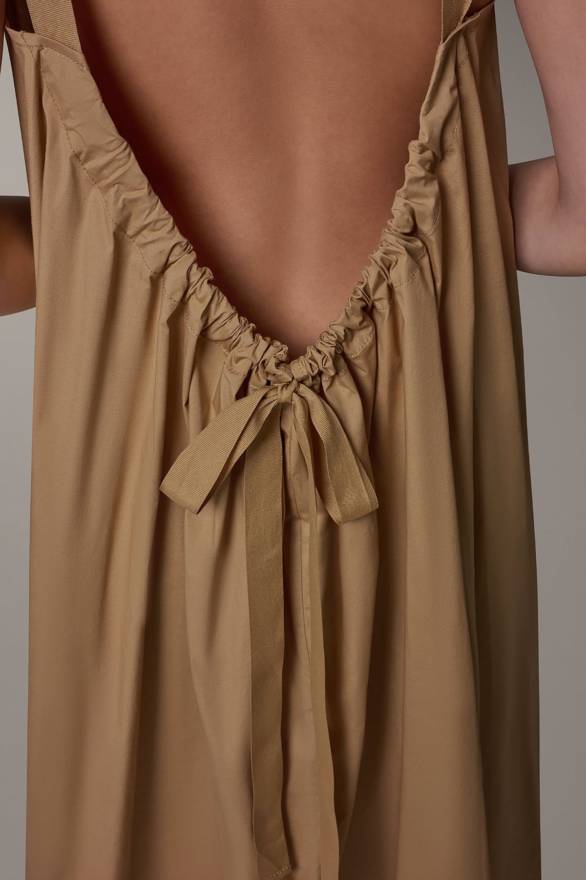 SLEEVELESS MAXI TRAPEZE DRESS