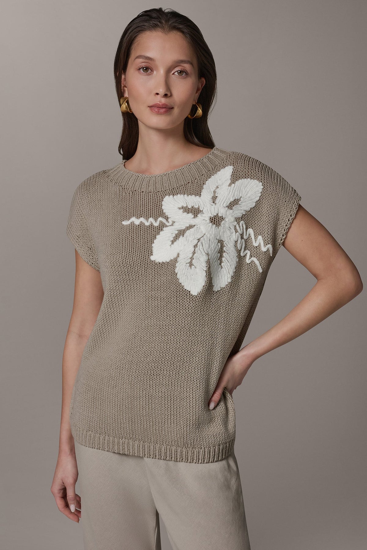 SLEEVELESS FLORAL SWEATER