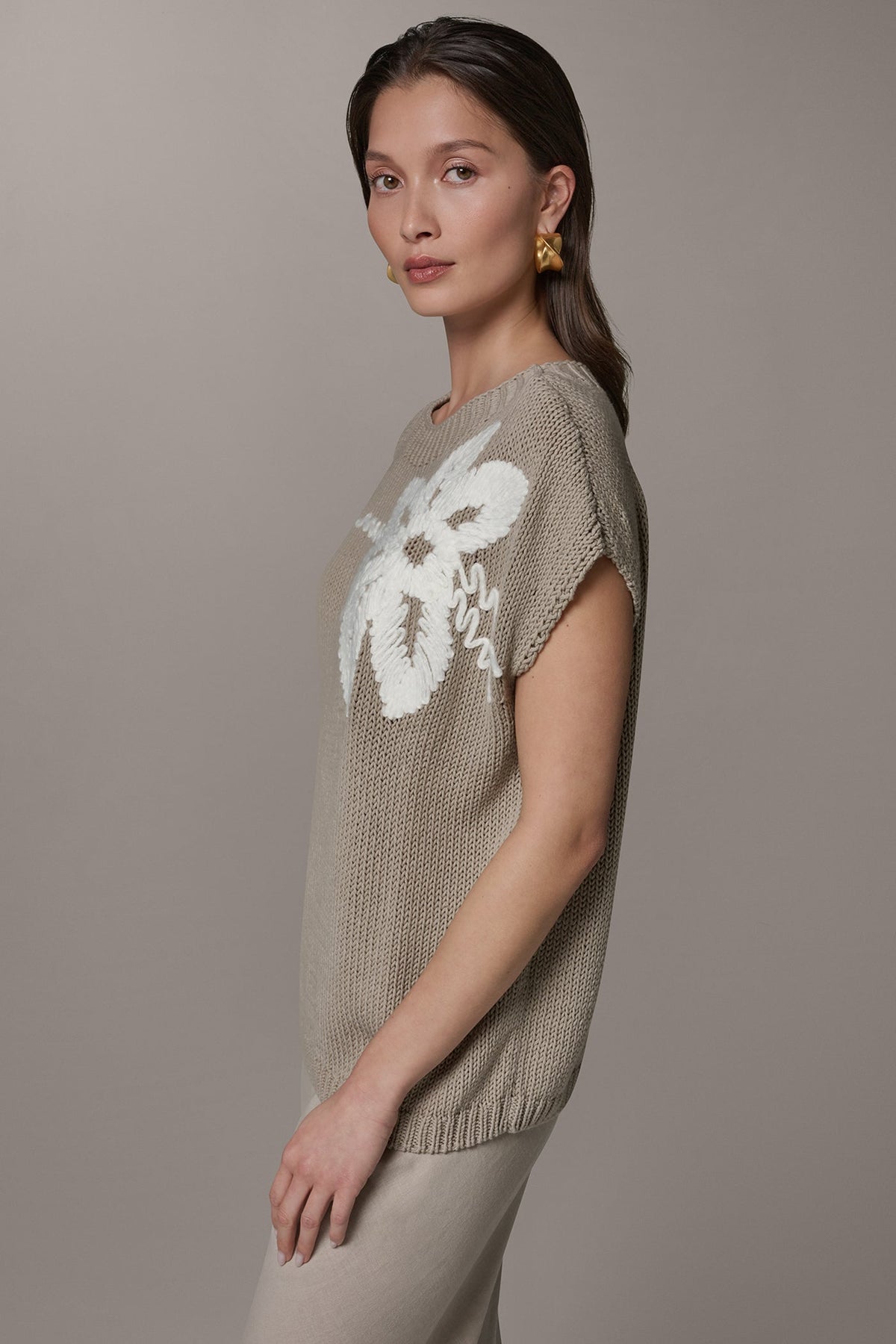 SLEEVELESS FLORAL SWEATER