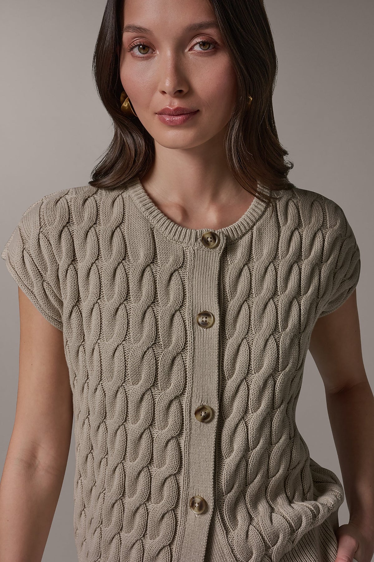 SLEEVELESS CABLE KNIT VEST