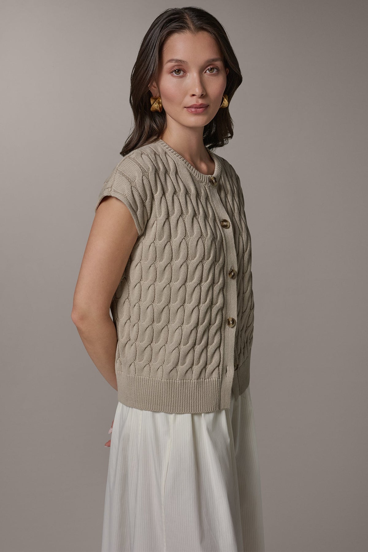 SLEEVELESS CABLE KNIT VEST