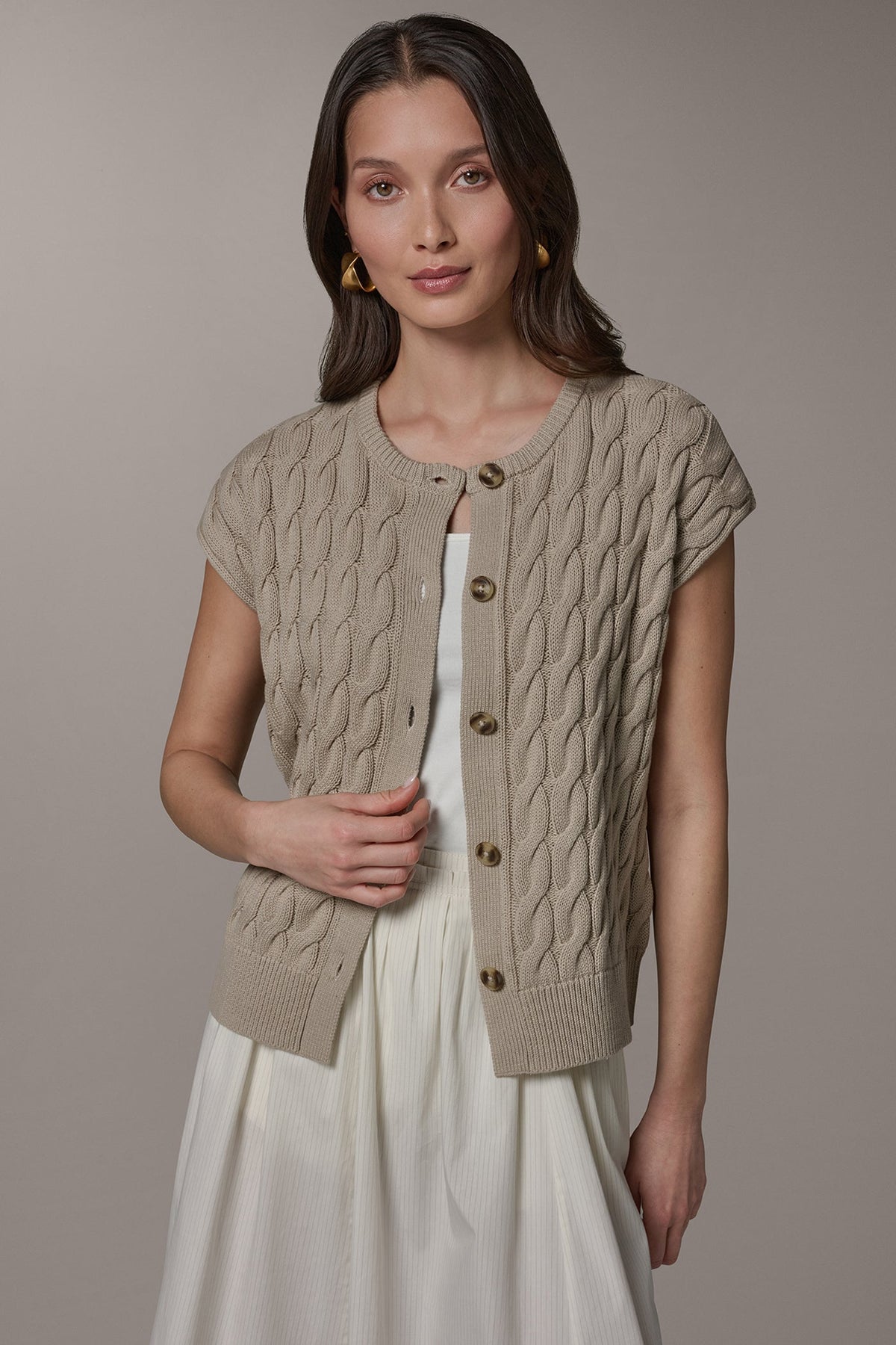 SLEEVELESS CABLE KNIT VEST