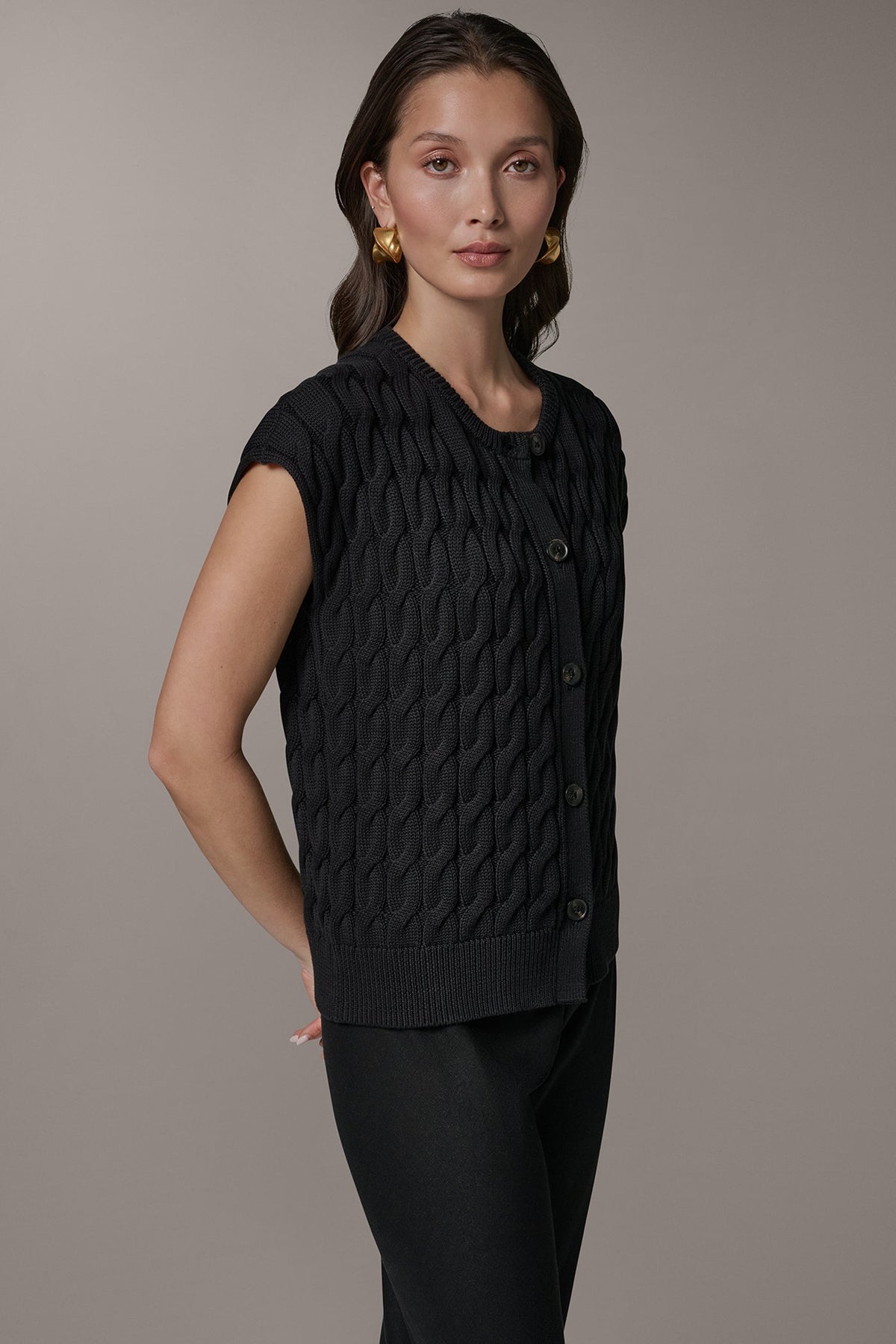SLEEVELESS CABLE KNIT VEST