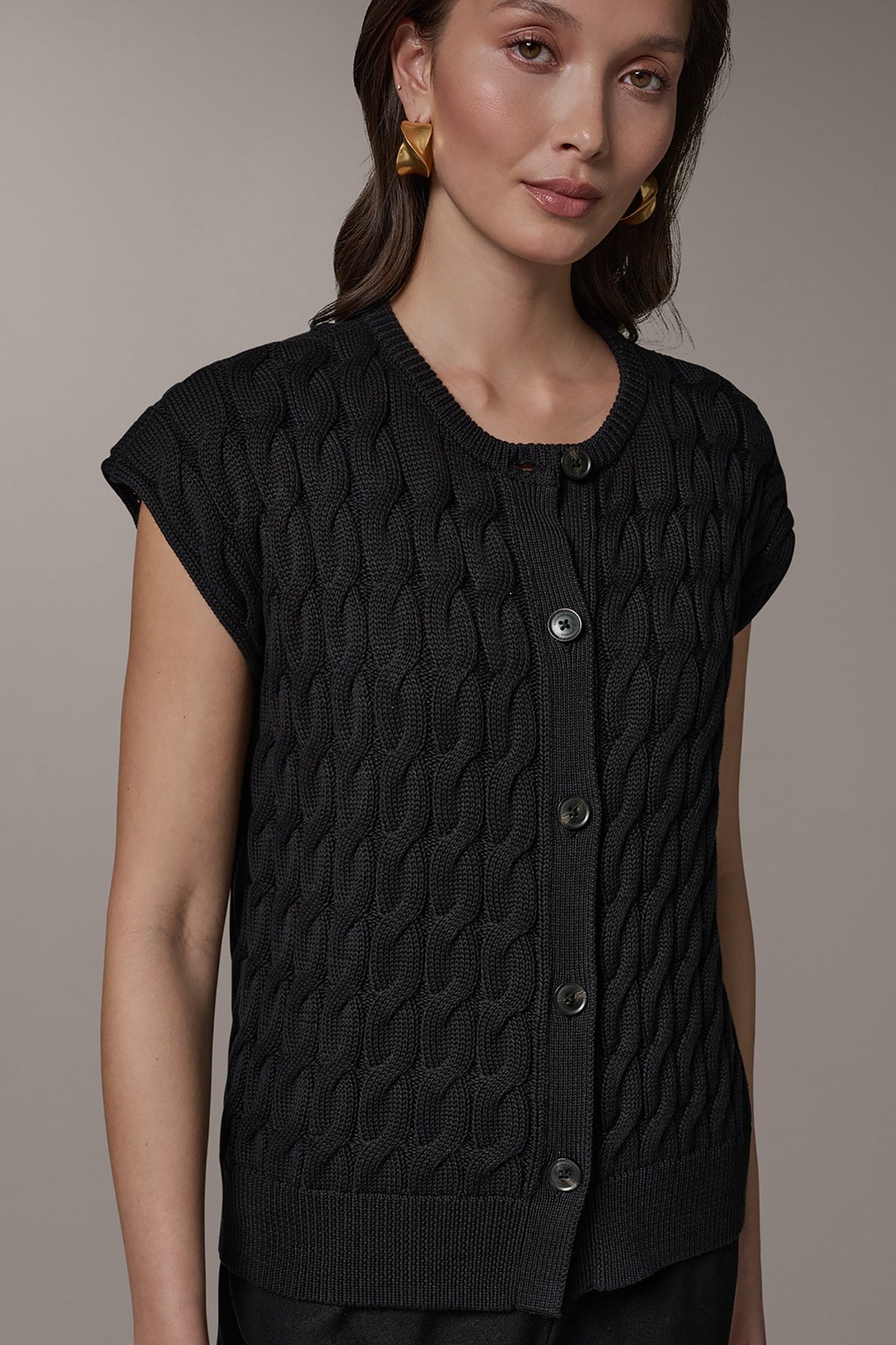 SLEEVELESS CABLE KNIT VEST