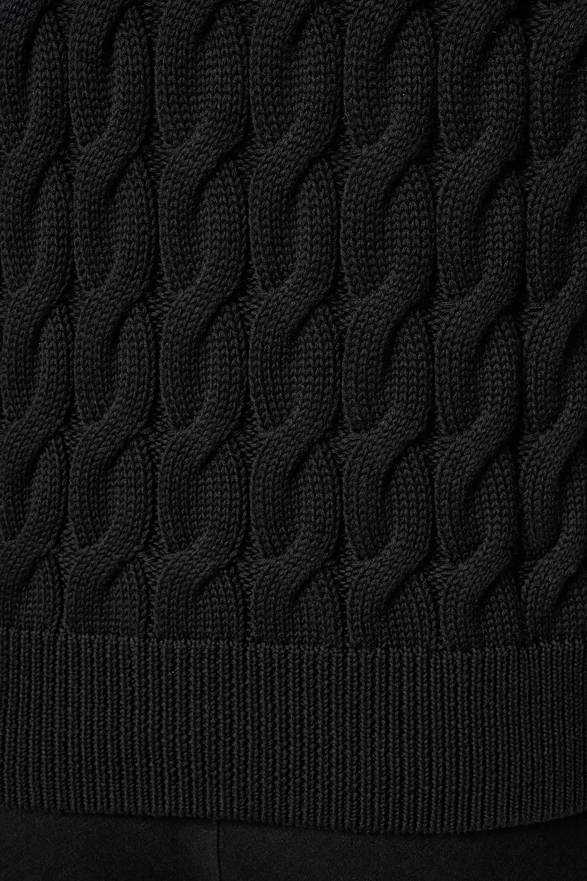 SLEEVELESS CABLE KNIT VEST