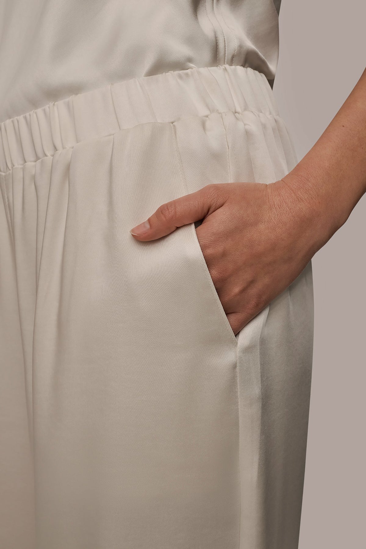 SATIN MID-RISE RELAXED PANT