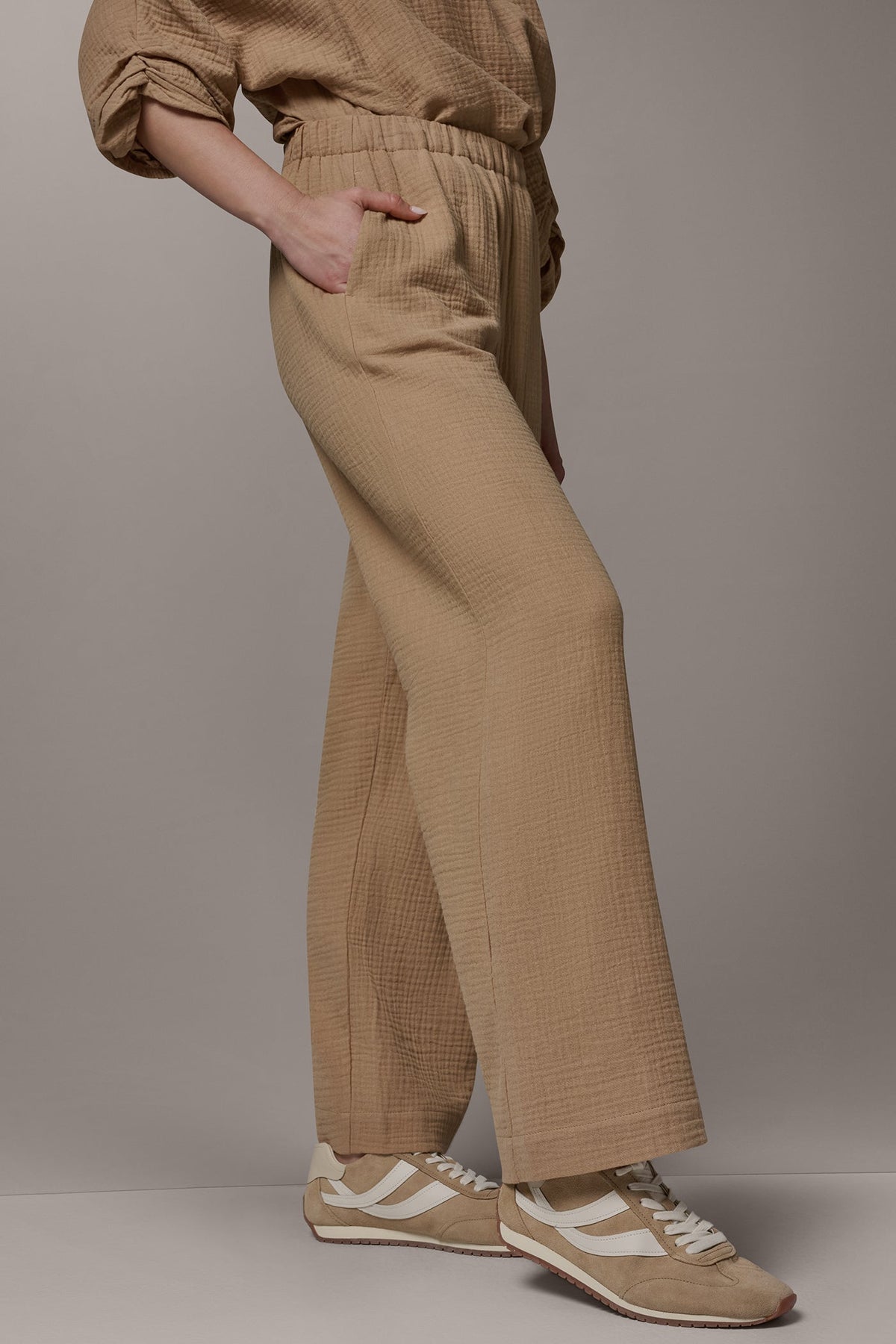 MID-RISE STRAIGHT-LEG PANT