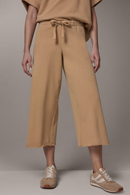 MID-RISE STRAIGHT-LEG CAPRI PANT