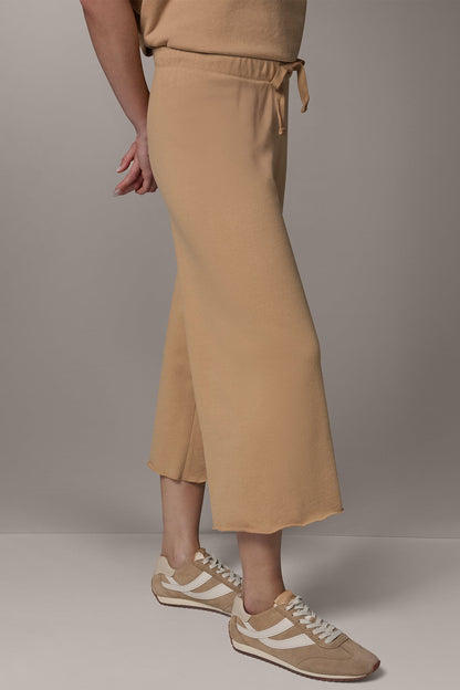MID-RISE STRAIGHT-LEG CAPRI PANT