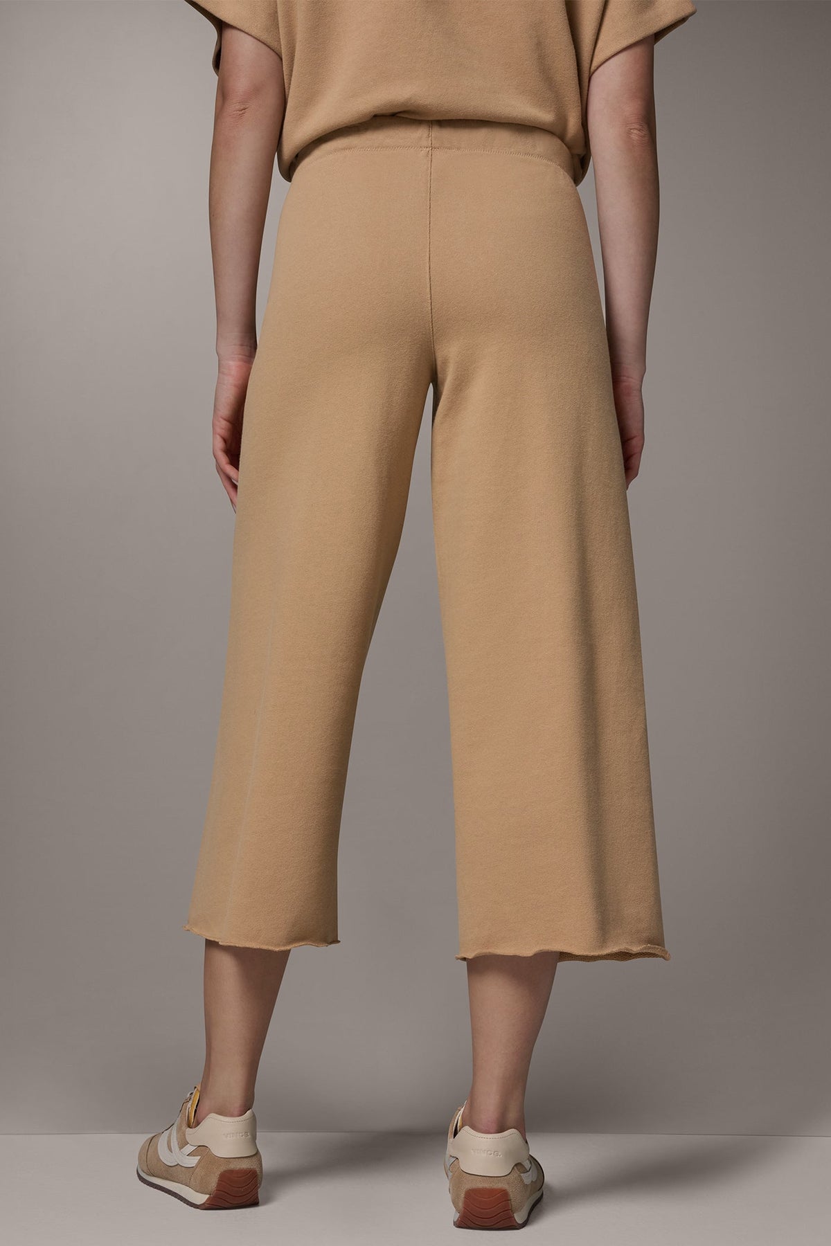 MID-RISE STRAIGHT-LEG CAPRI PANT