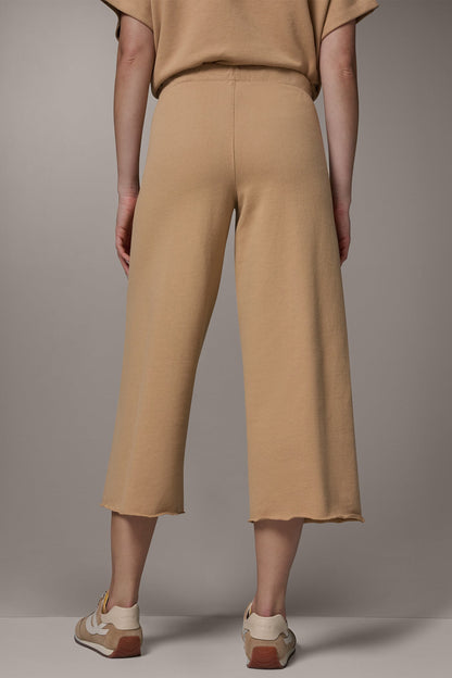 MID-RISE STRAIGHT-LEG CAPRI PANT