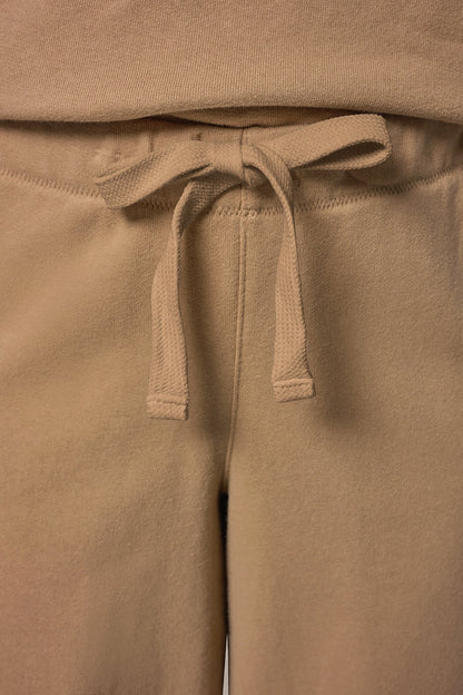 MID-RISE STRAIGHT-LEG CAPRI PANT