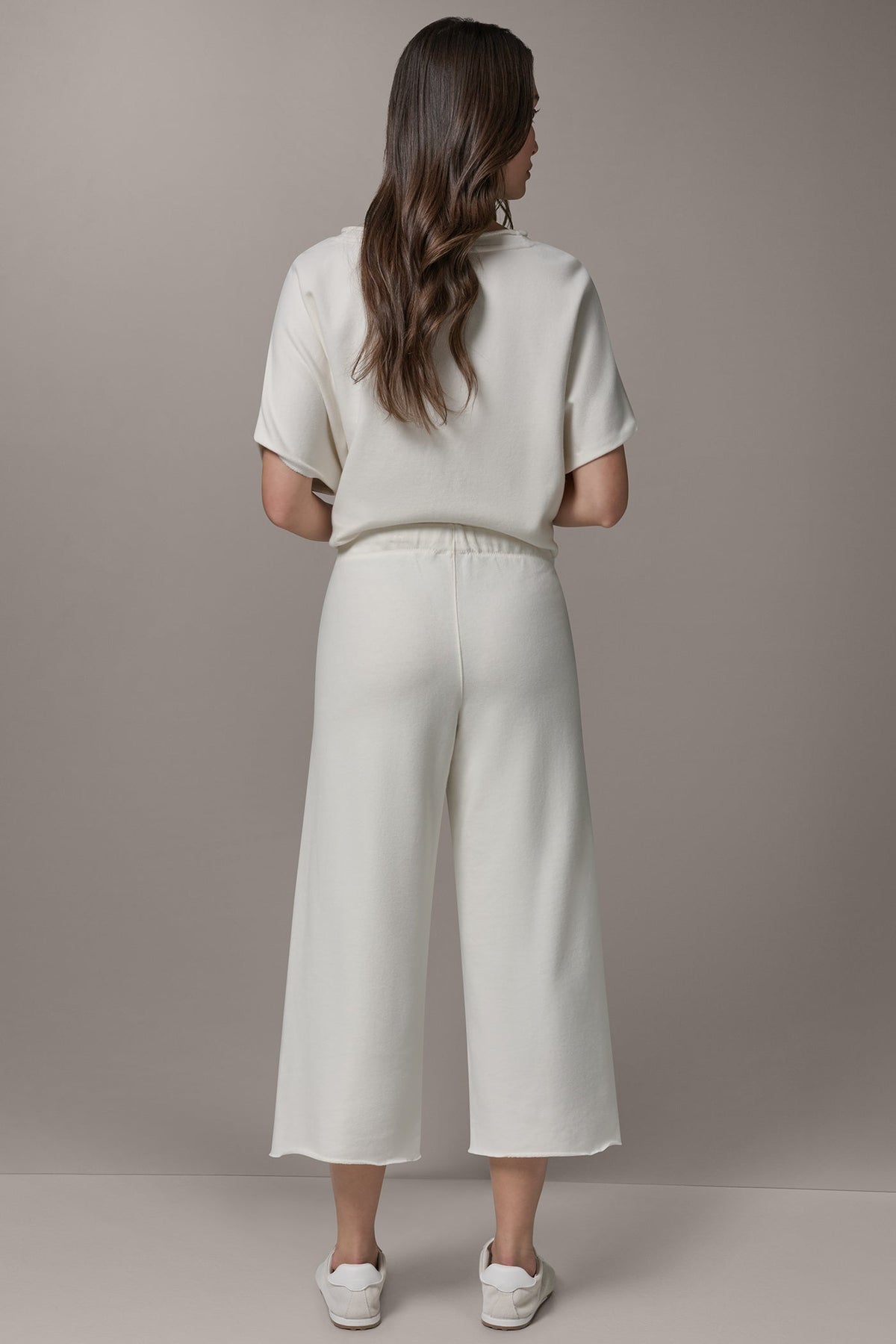 MID-RISE STRAIGHT-LEG CAPRI PANT