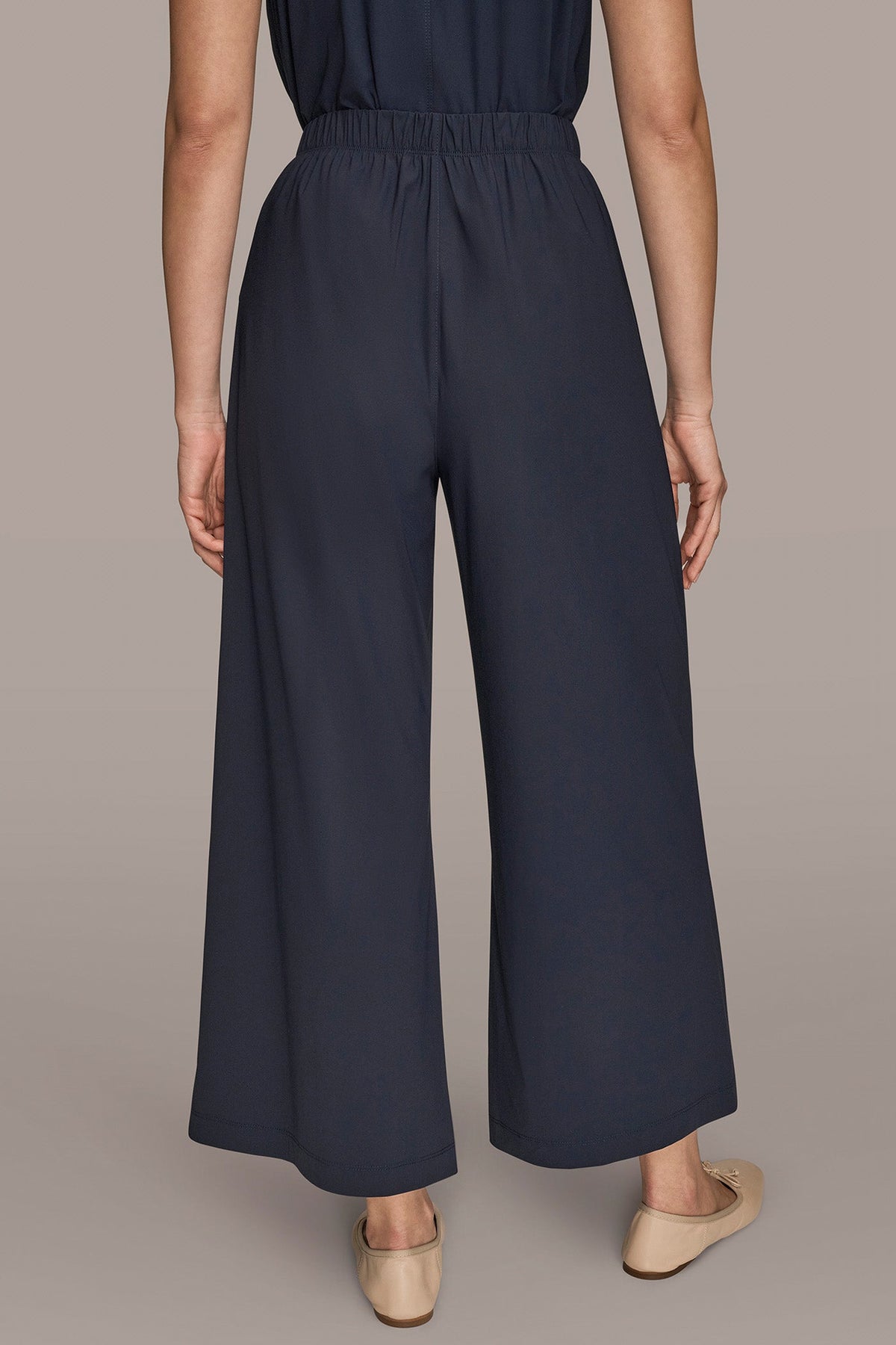 THE MODERN TRAVEL MID-RISE RELAXED ANKLE PANT