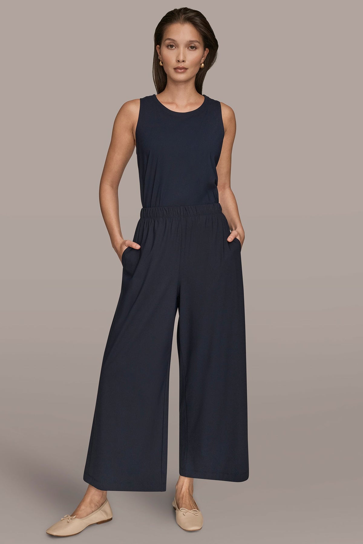 THE MODERN TRAVEL MID-RISE RELAXED ANKLE PANT
