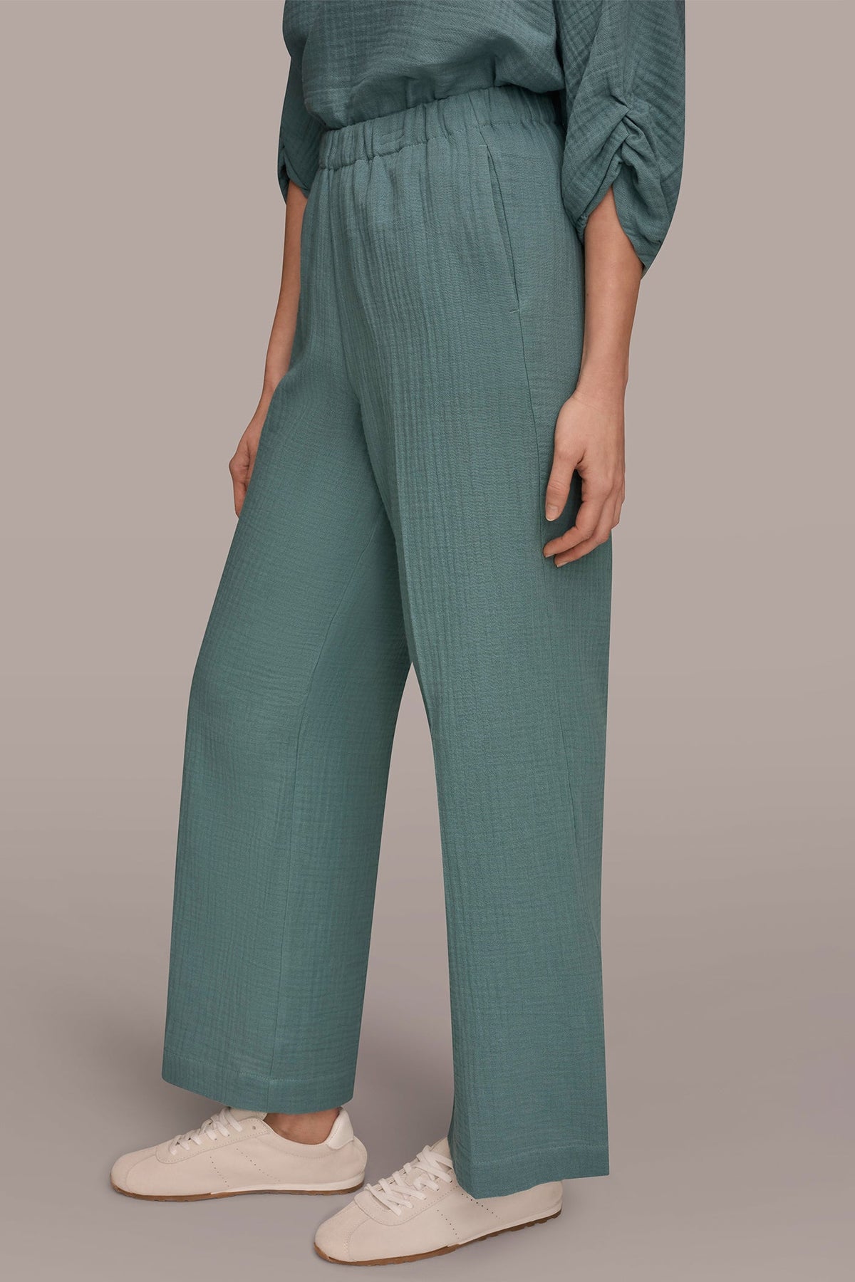 MID-RISE STRAIGHT-LEG PANT