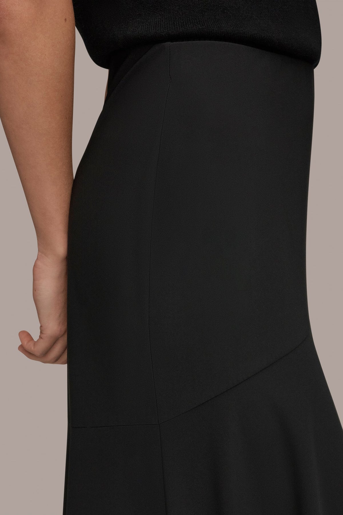 THE MODERN TRAVEL MIDI HI-LOW TRUMPET SKIRT