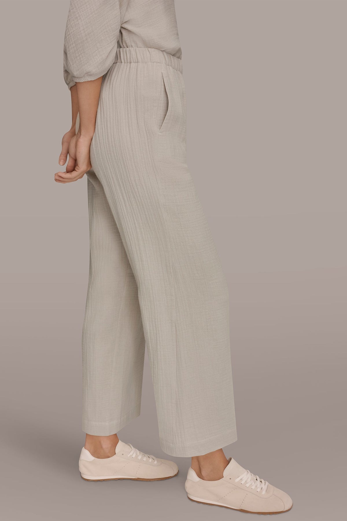 MID-RISE STRAIGHT-LEG PANT