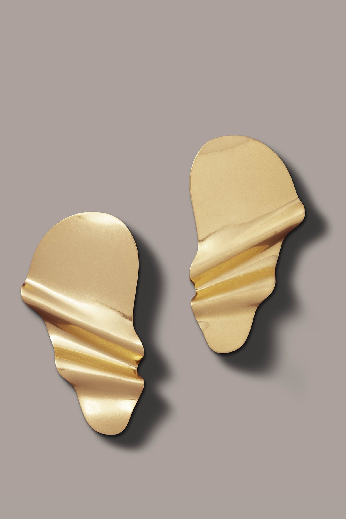 OVERSIZED TWISTED STUD EARRING
