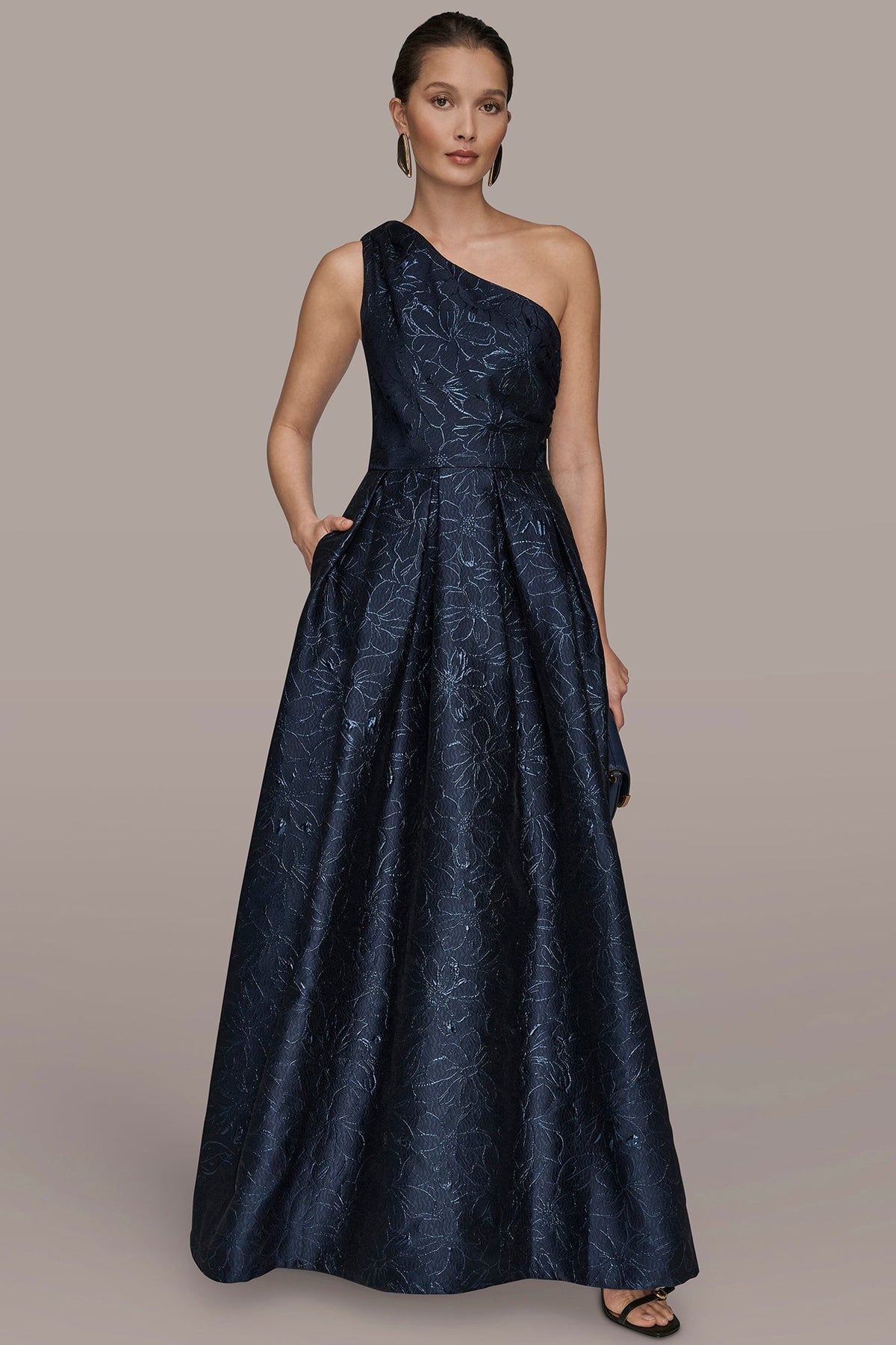 METALLIC FLORAL-JACQUARD ONE-SHOULDER BALL GOWN