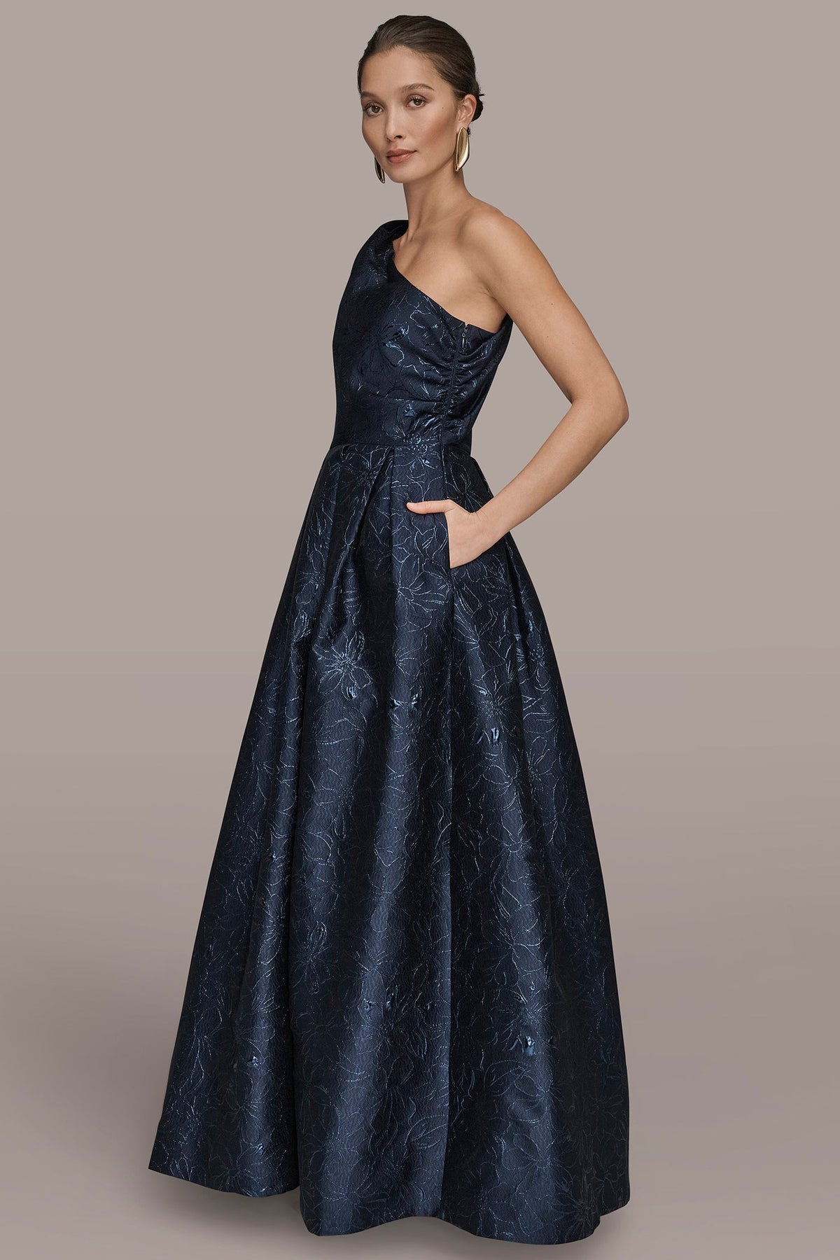 METALLIC FLORAL-JACQUARD ONE-SHOULDER BALL GOWN