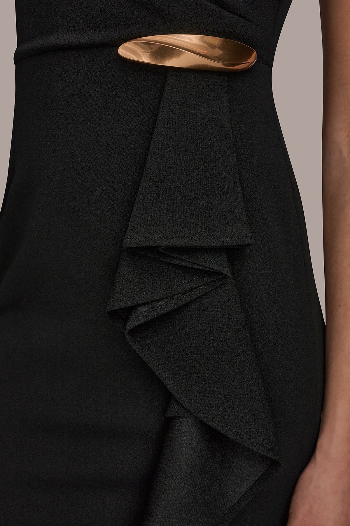 SHORT SLEEVE ASYMMETRIC RUFFLE SHEATH DRESS