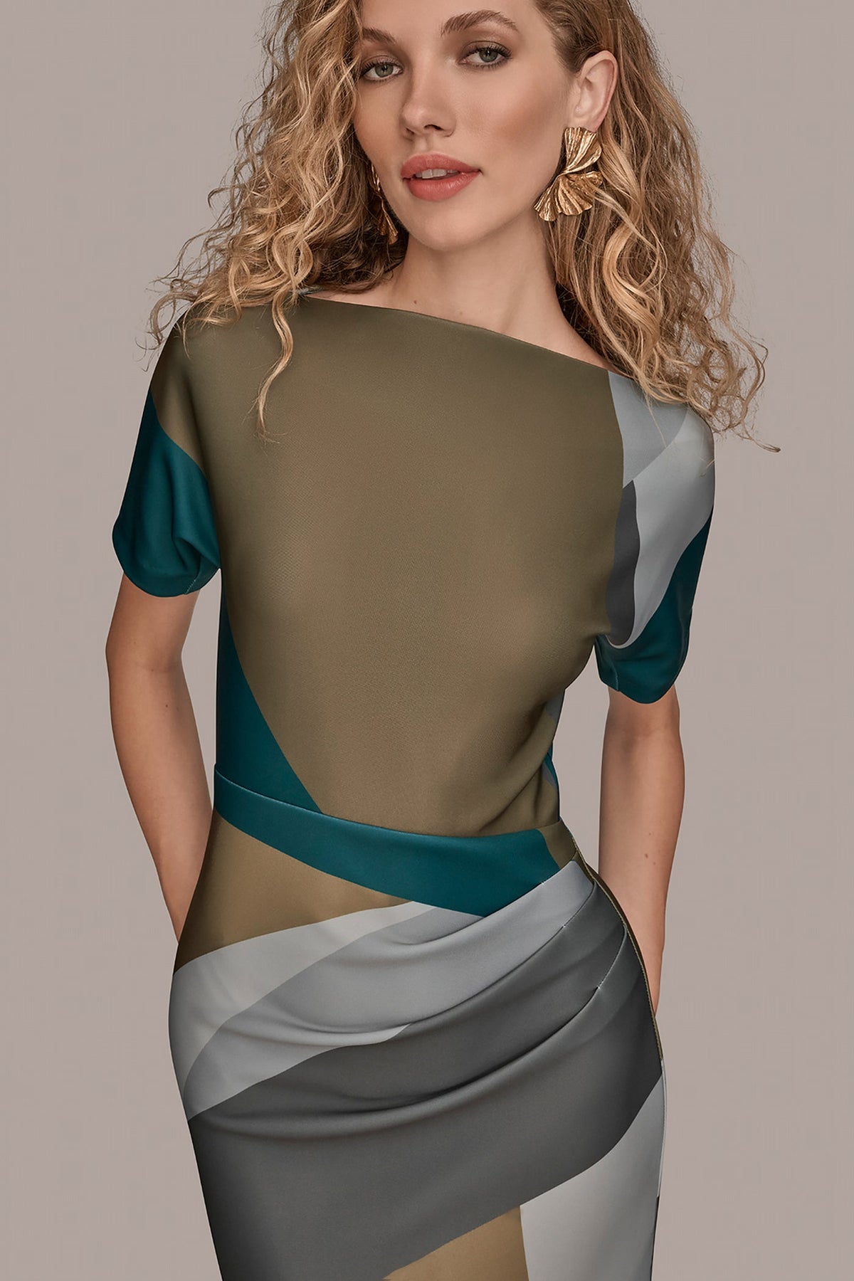 SHORT SLEEVE COLOR-BLOCK MIDI SHEATH DRESS