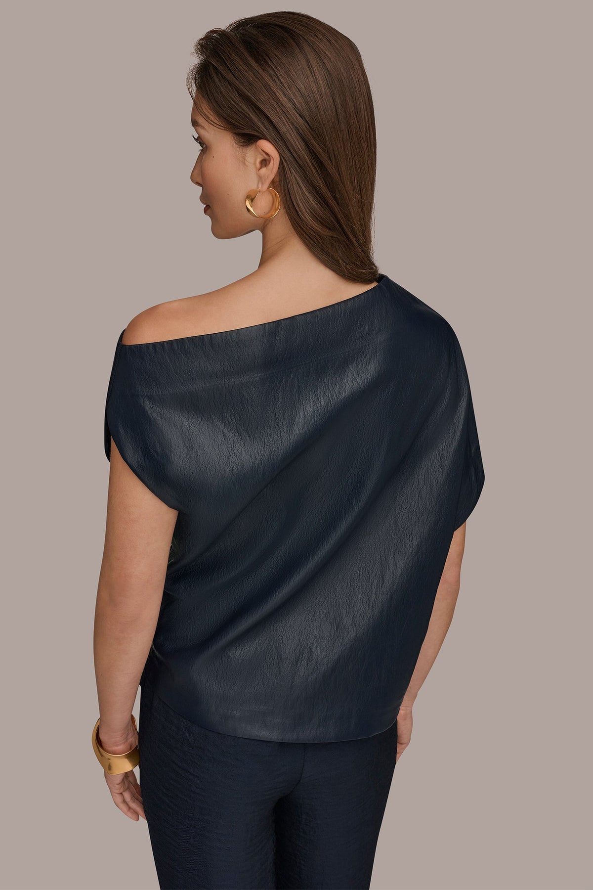 ASYMMETRIC ANGLE HEM TOP