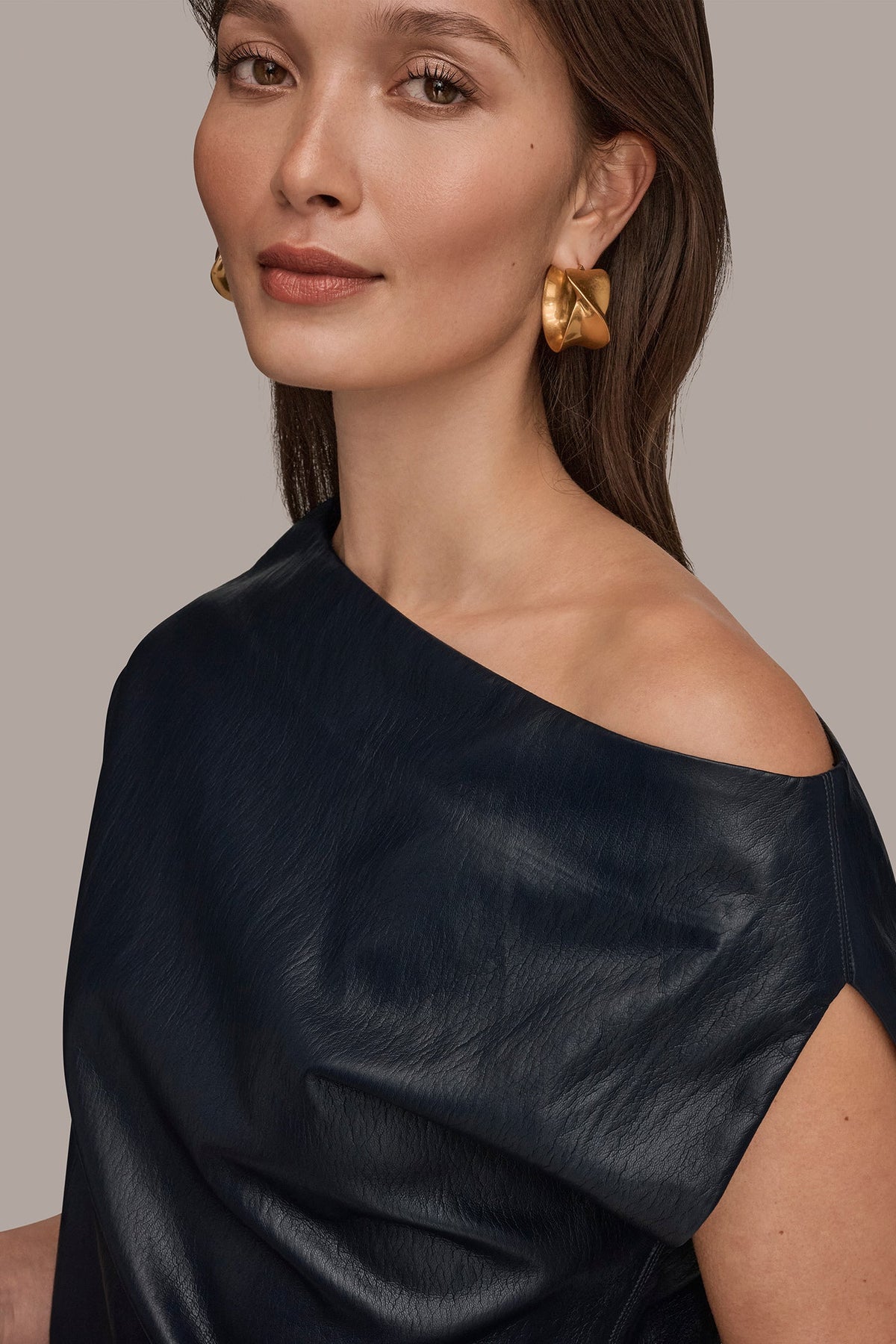 ASYMMETRIC ANGLE HEM TOP