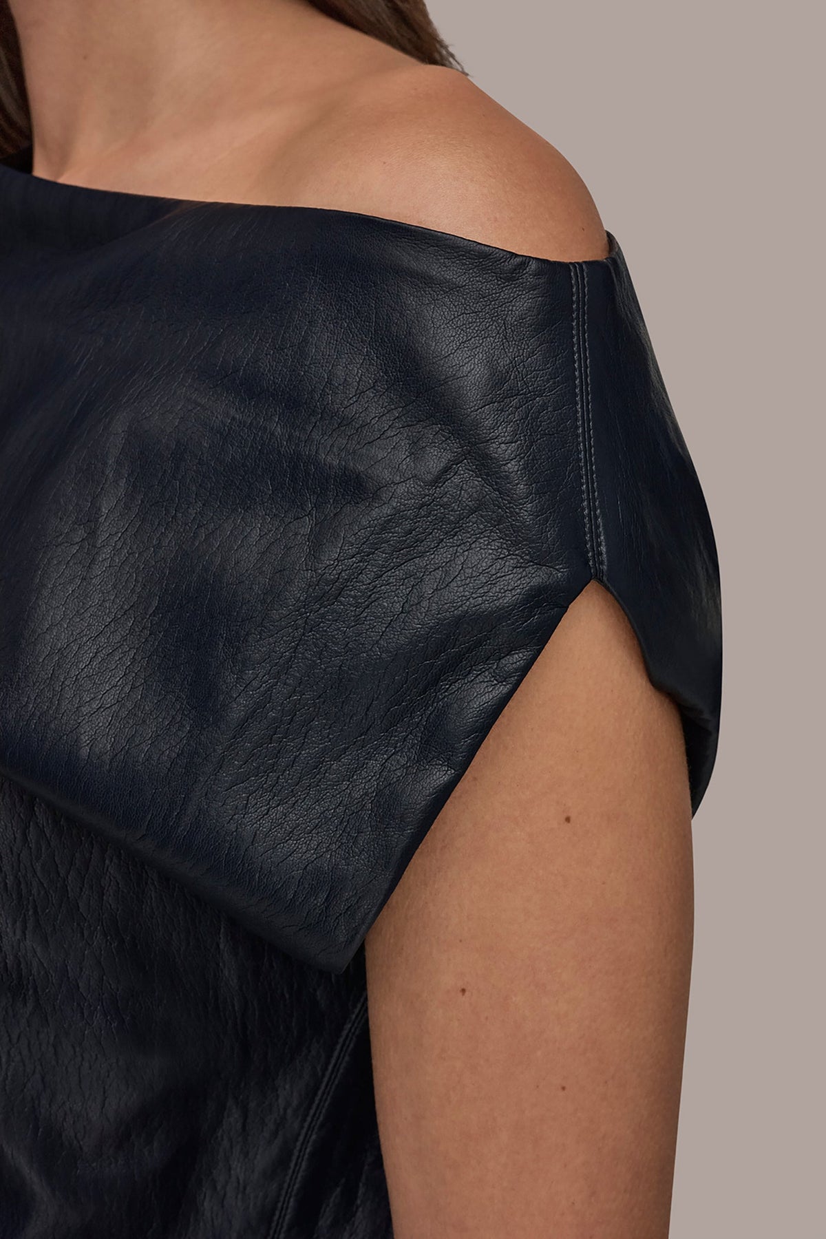 ASYMMETRIC ANGLE HEM TOP