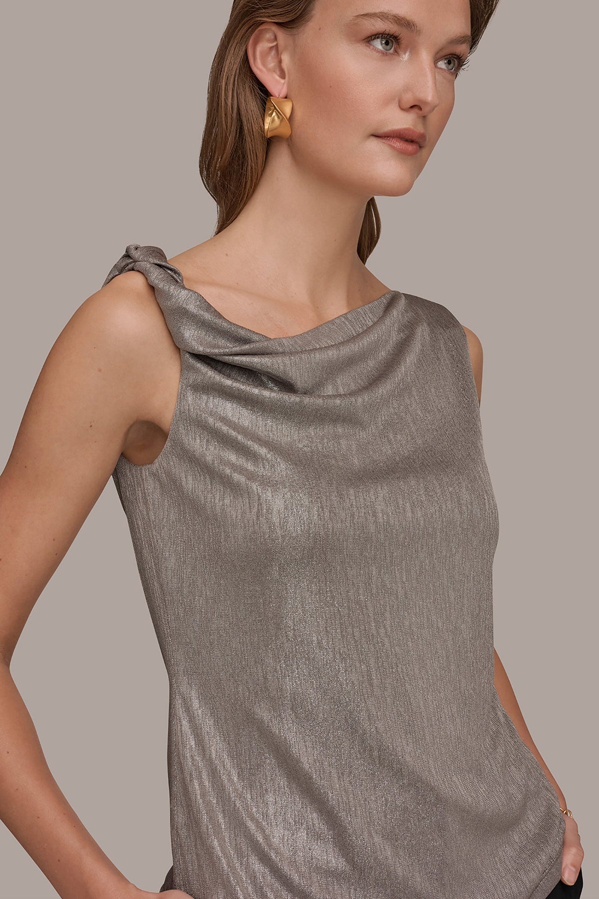 METALLIC ONE-SHOULDER TOP