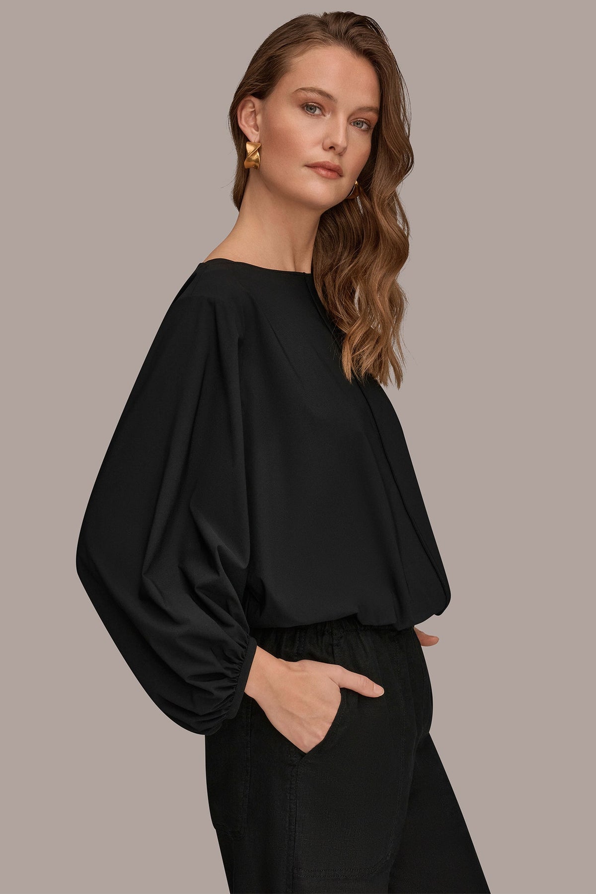 THE MODERN TRAVEL BALLOON SLEEVE BLOUSE