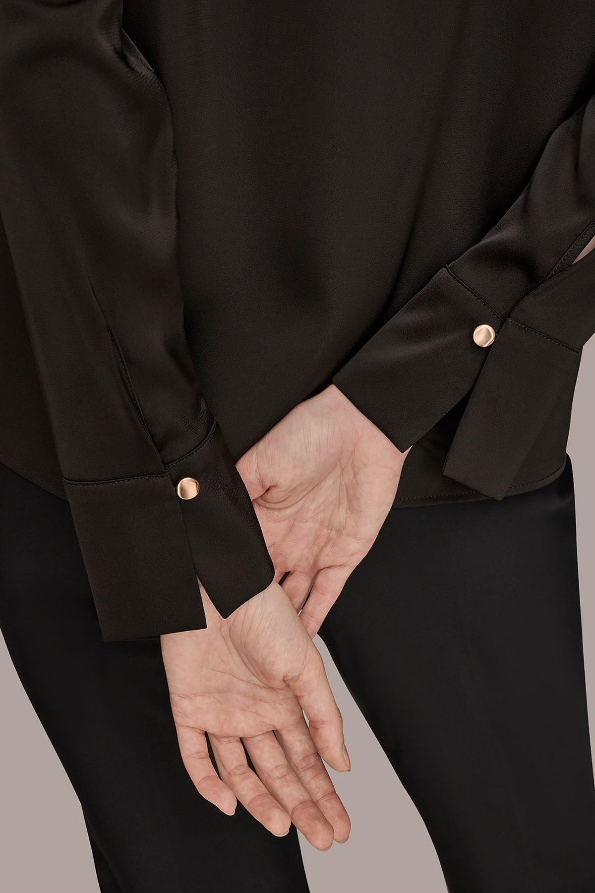 LONG SLEEVE RING V-NECK BLOUSE