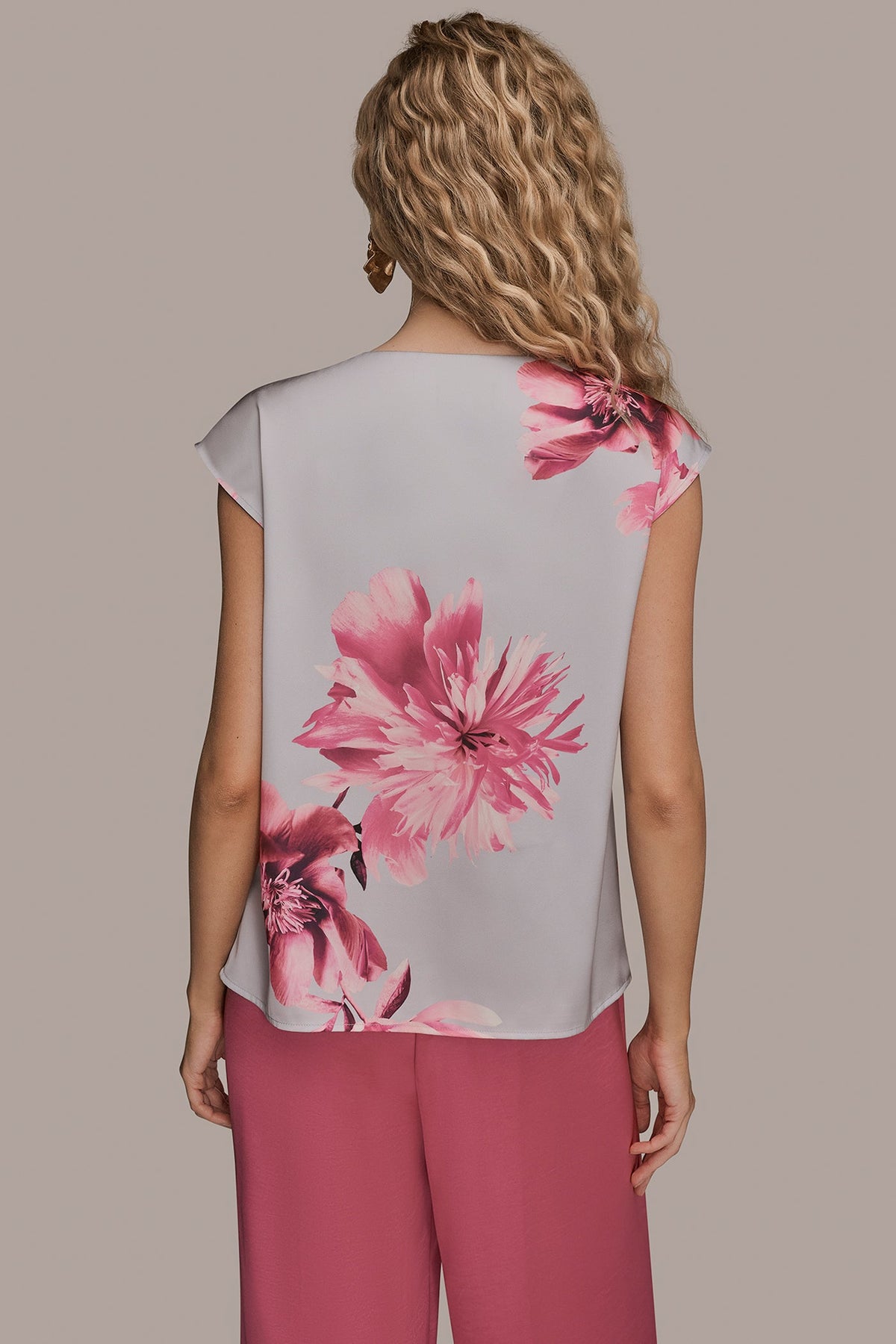 CIRCLE KEYHOLE BLOUSE