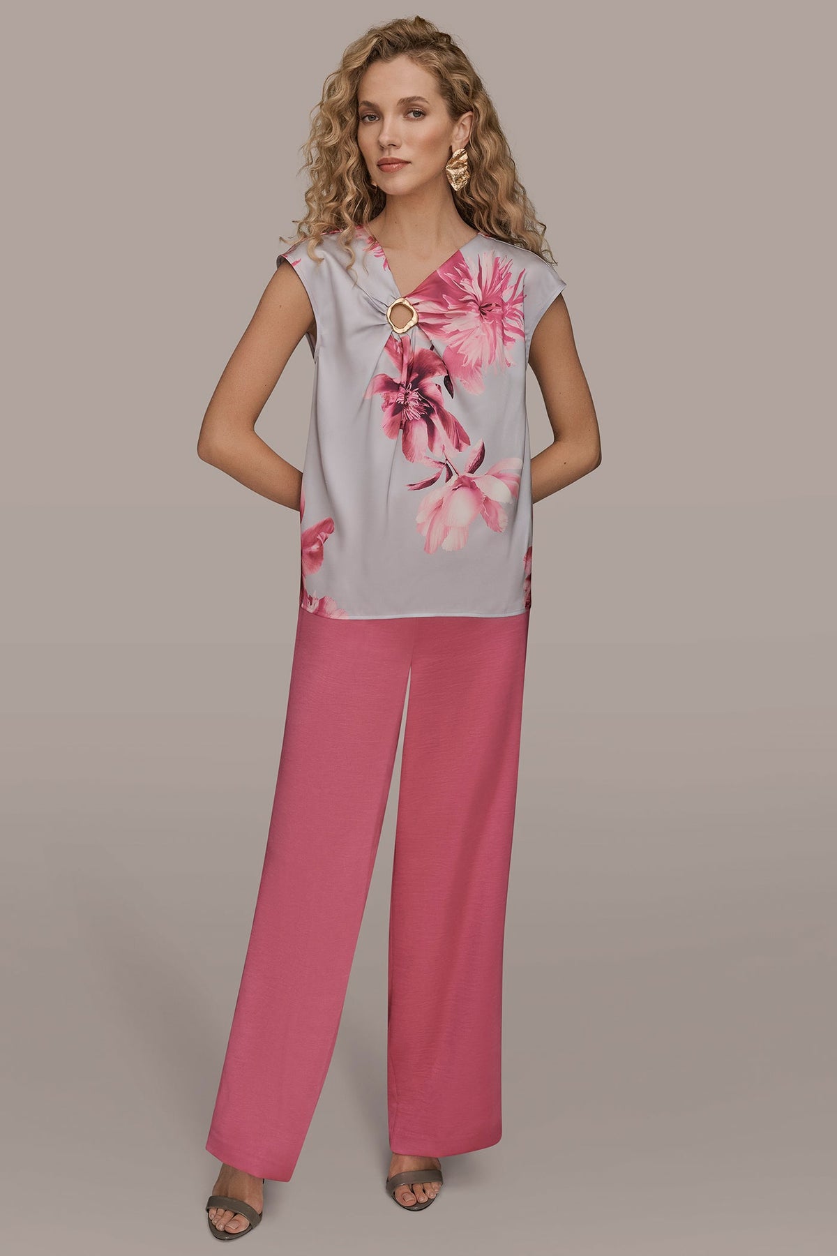 CIRCLE KEYHOLE BLOUSE