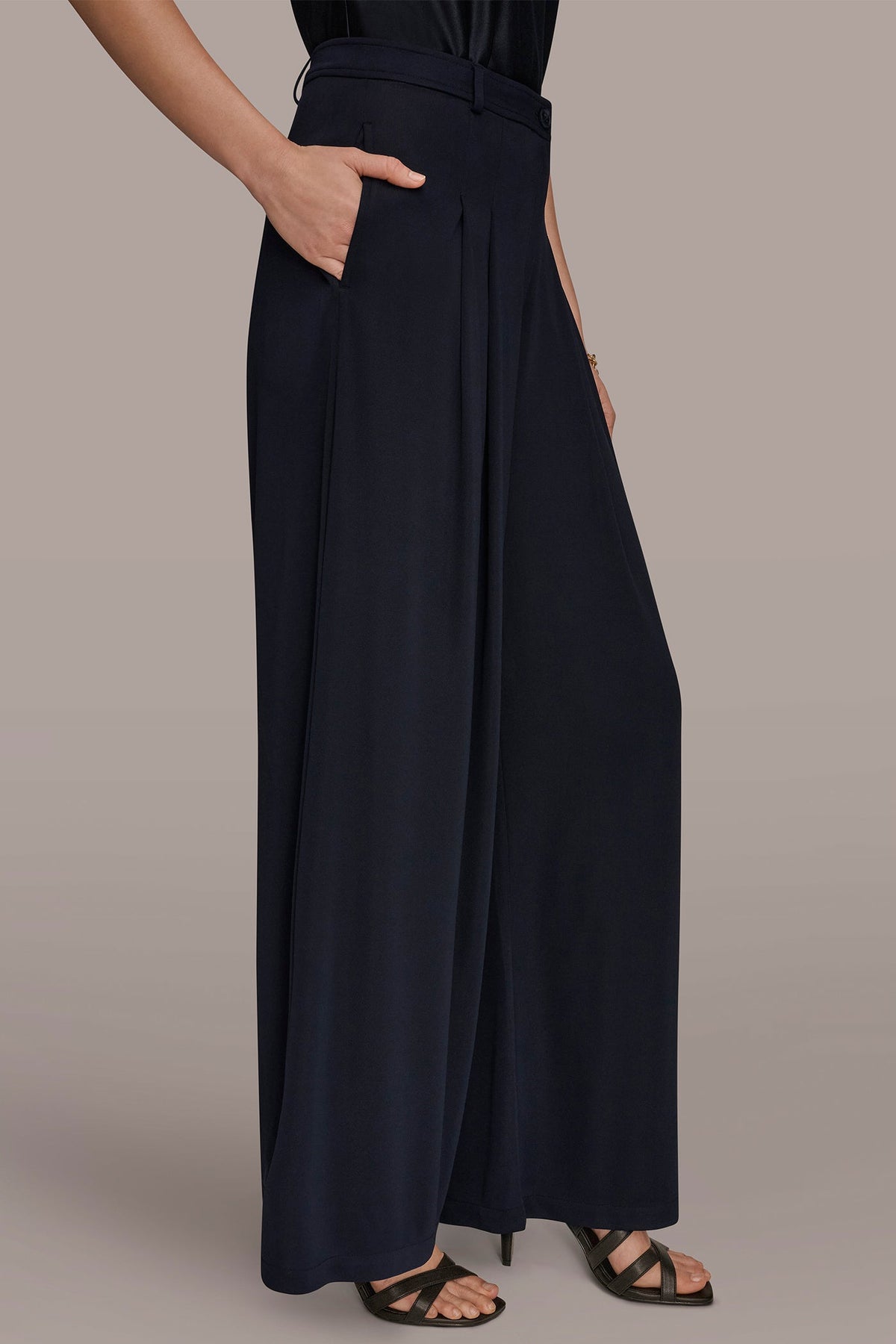 PLEATED KNIT PANT