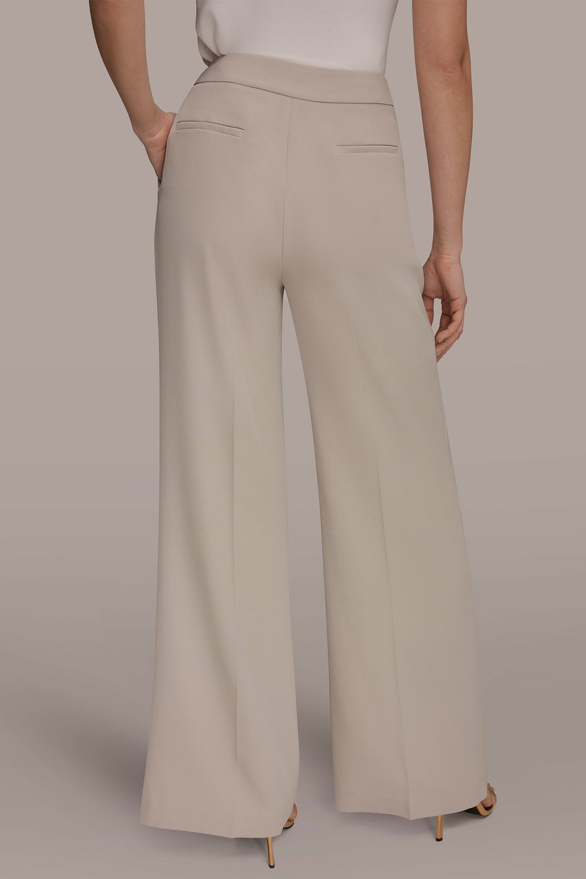 MID-RISE PLEATED WIDE-LEG SUIT PANT