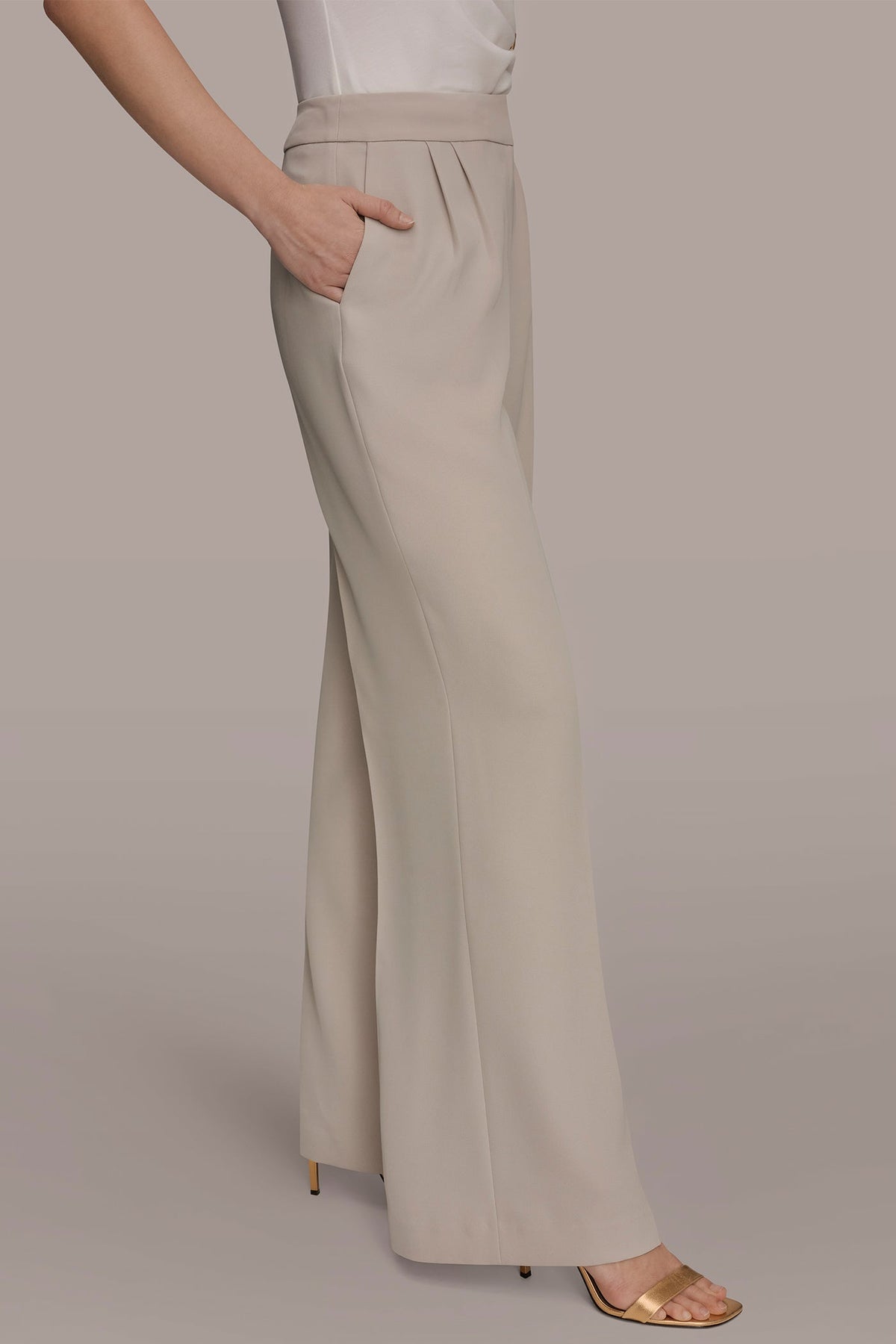 MID-RISE PLEATED WIDE-LEG SUIT PANT