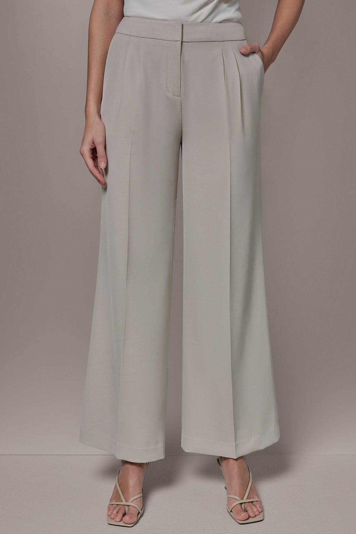MID-RISE PLEATED WIDE-LEG SUIT PANT