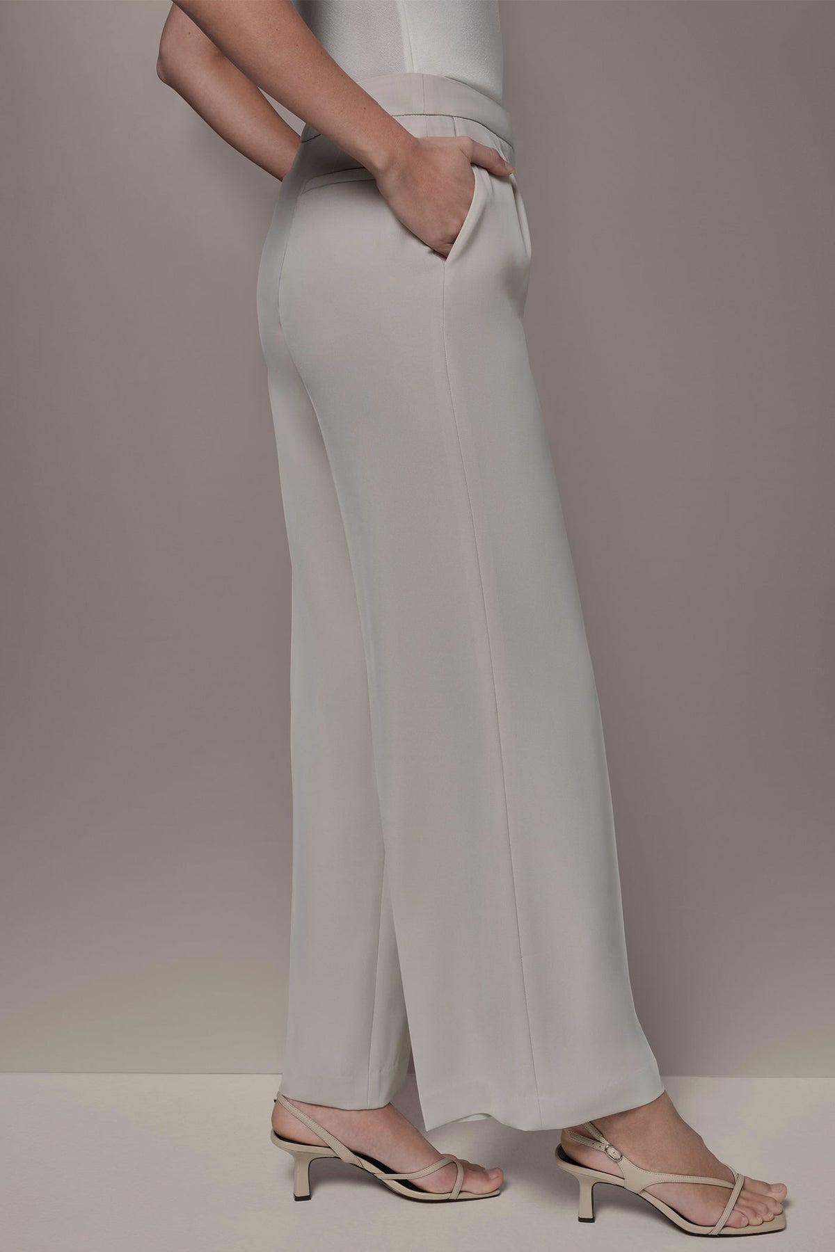 MID-RISE PLEATED WIDE-LEG SUIT PANT