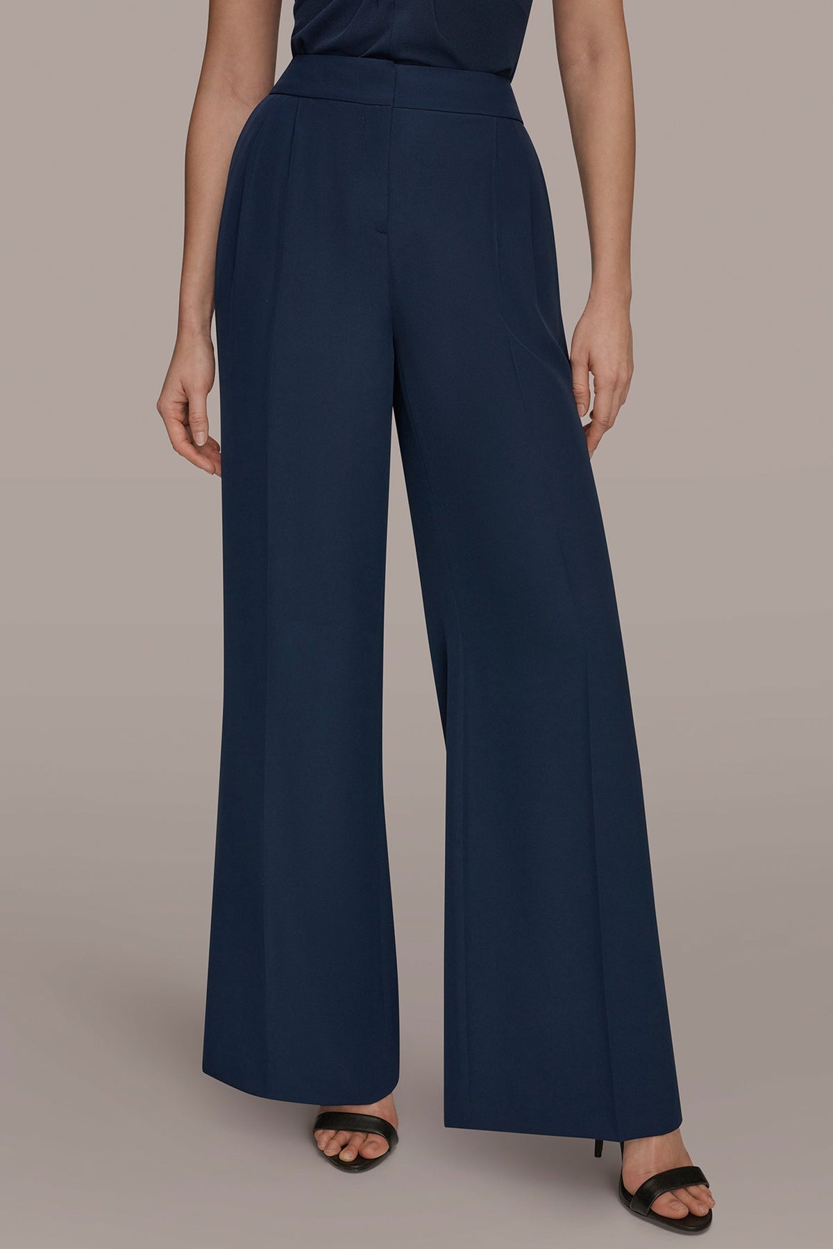 MID-RISE PLEATED WIDE-LEG SUIT PANT