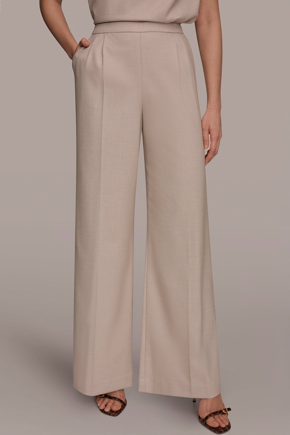 MID-RISE PLEATED WIDE-LEG SUIT PANT