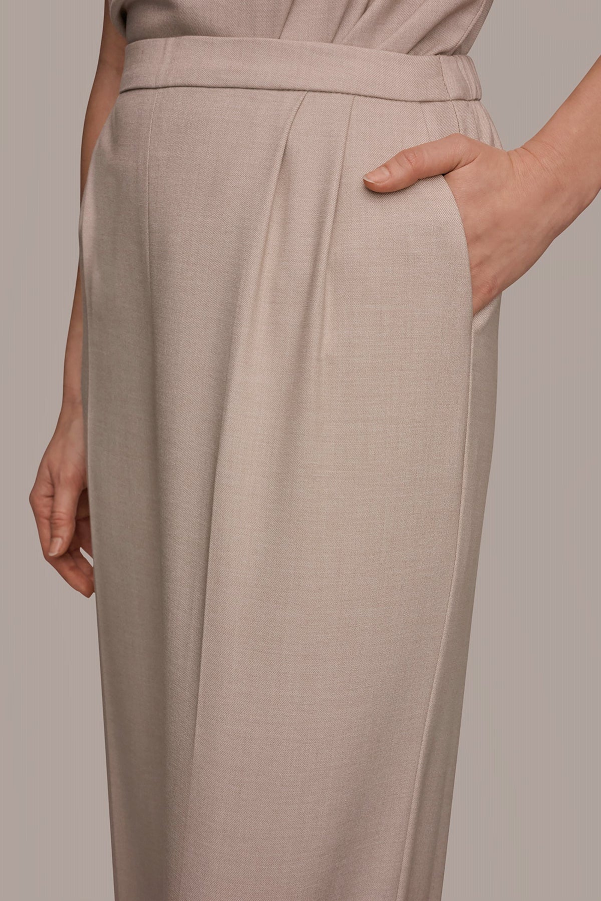 MID-RISE PLEATED WIDE-LEG SUIT PANT
