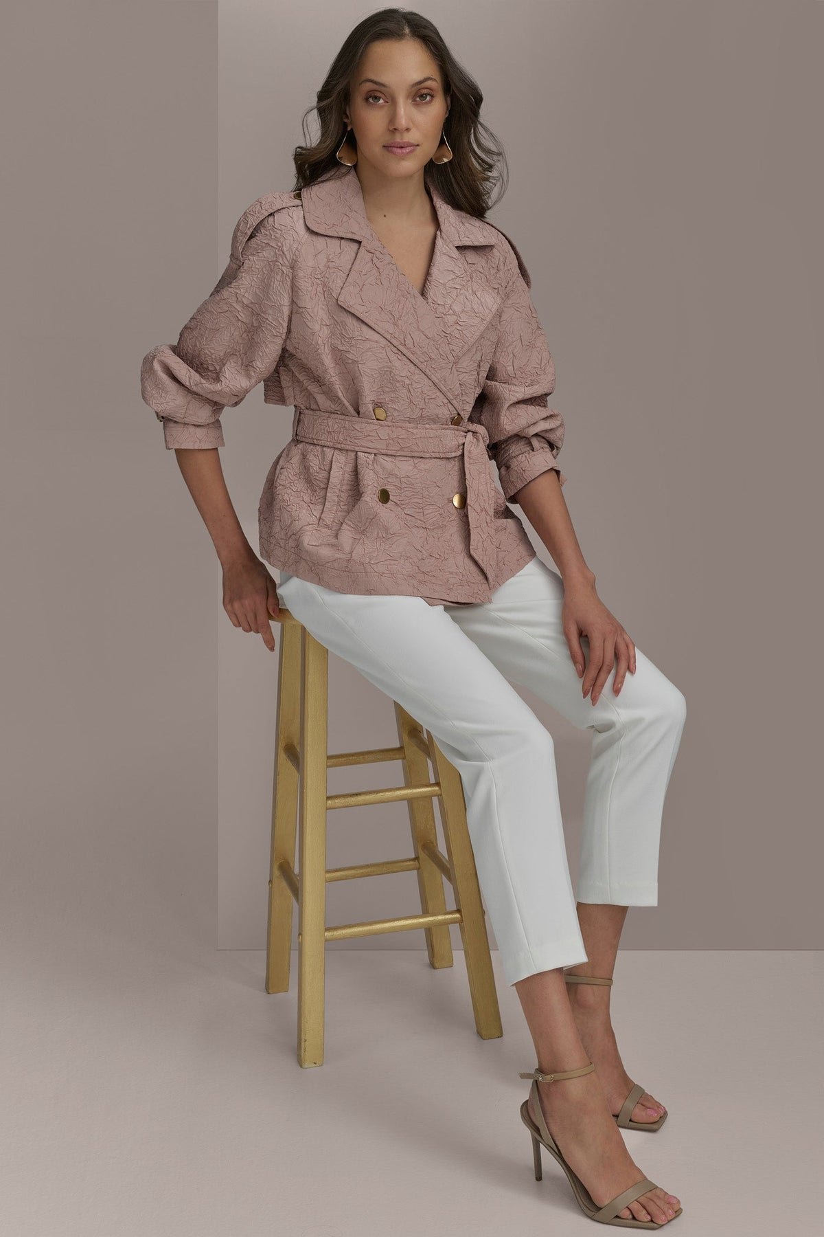 TEXT BUTTON JACKET WITH TIE