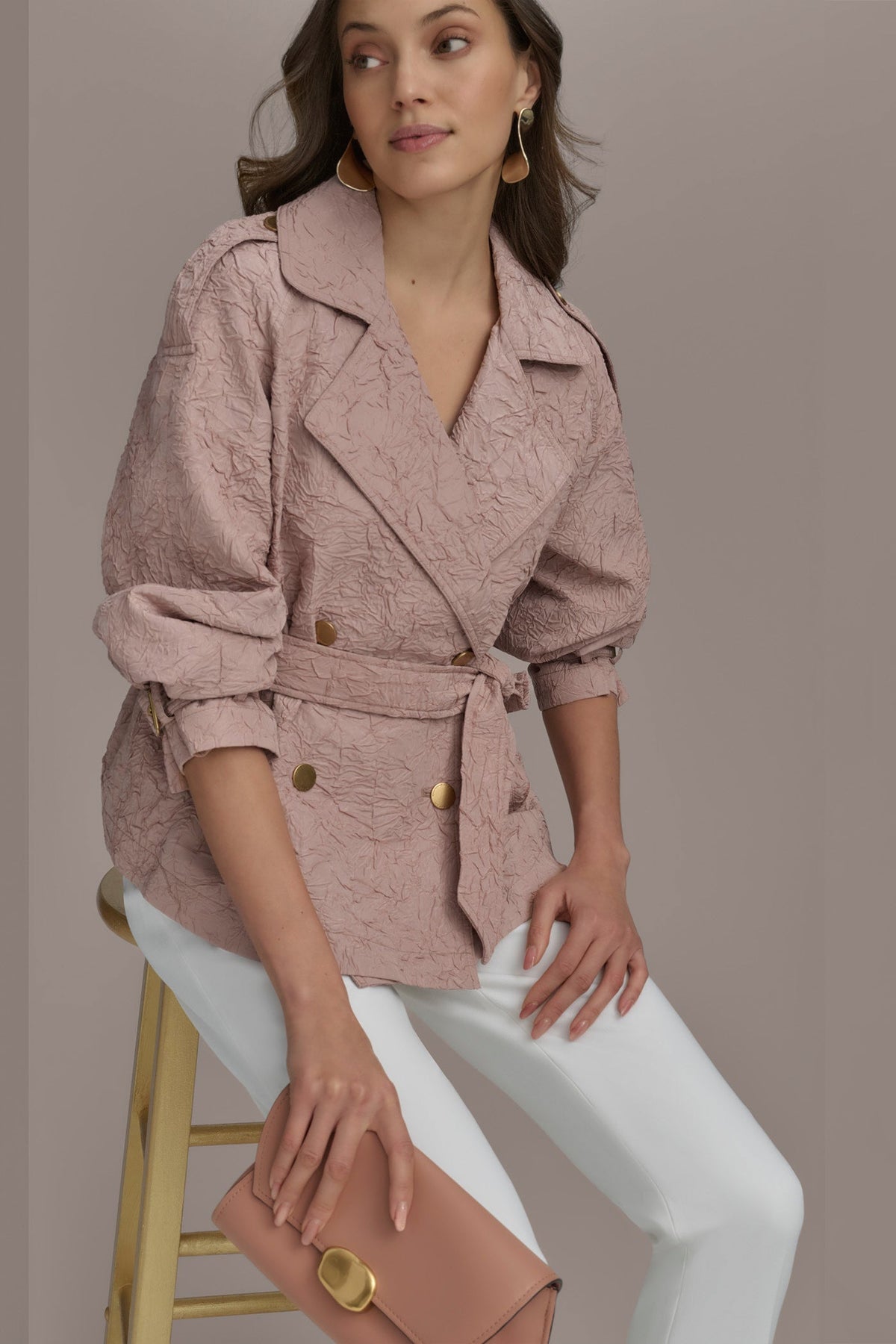 TEXT BUTTON JACKET WITH TIE